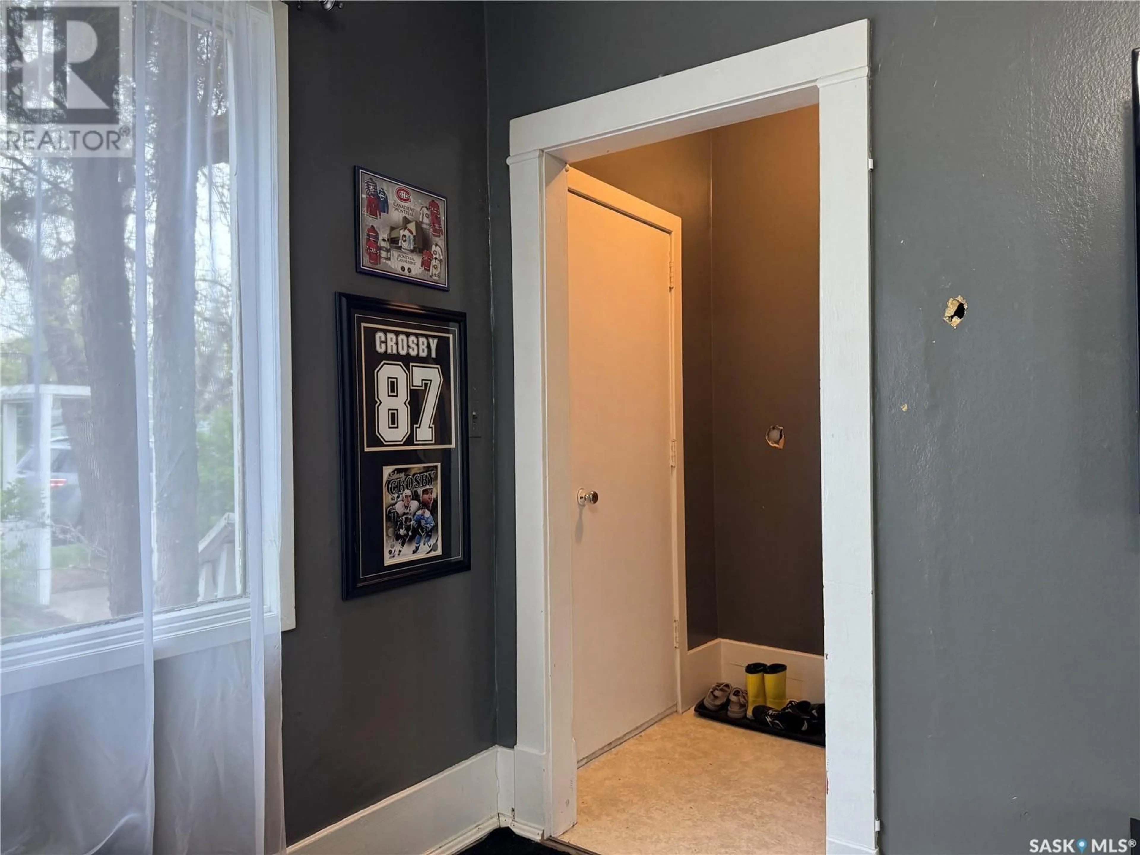 Indoor entryway for 407 1ST STREET, Wynyard Saskatchewan S0A4T0
