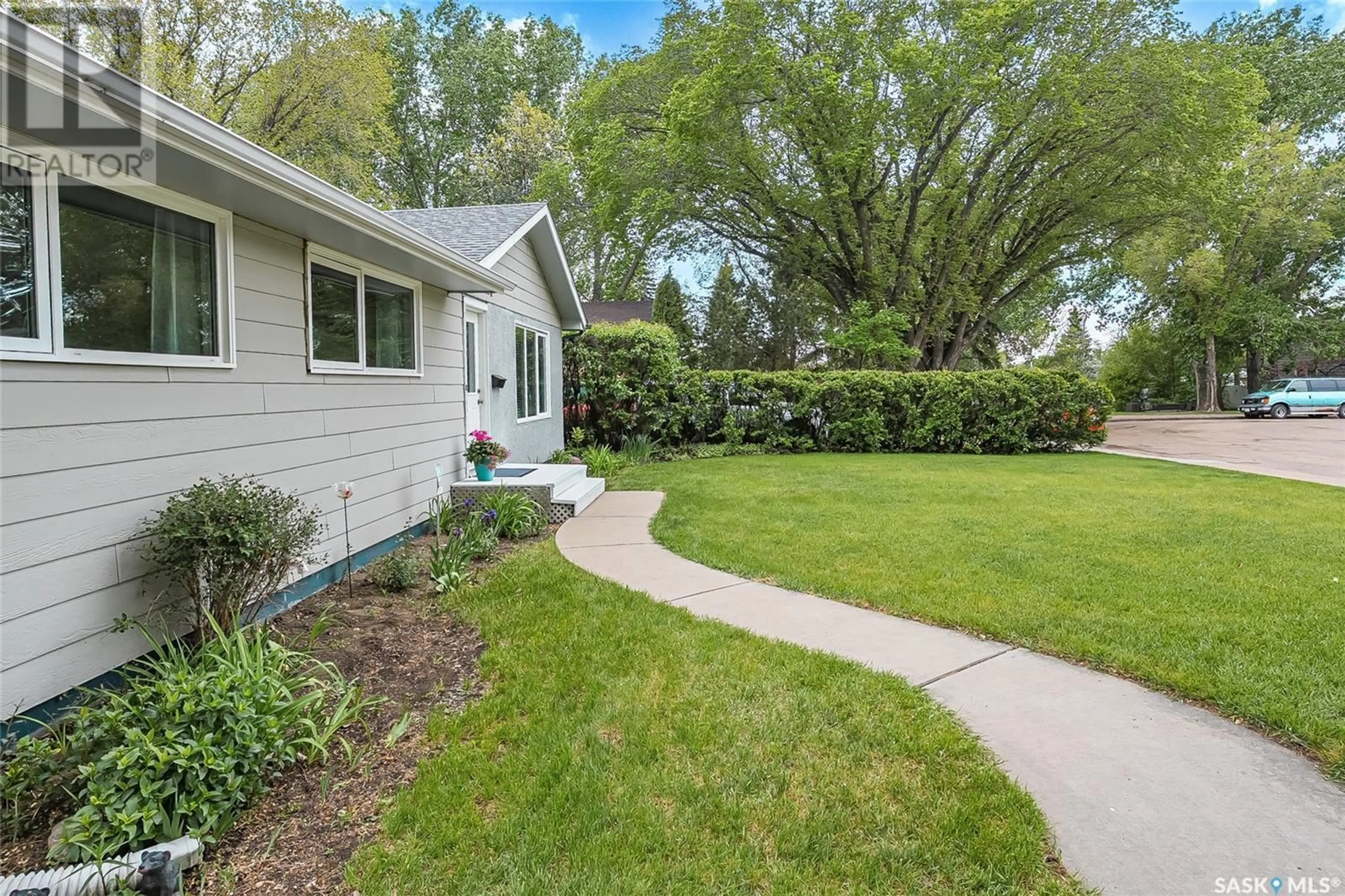 Home with vinyl exterior material, street for 1620 9TH AVENUE, Saskatoon Saskatchewan S7K3A1
