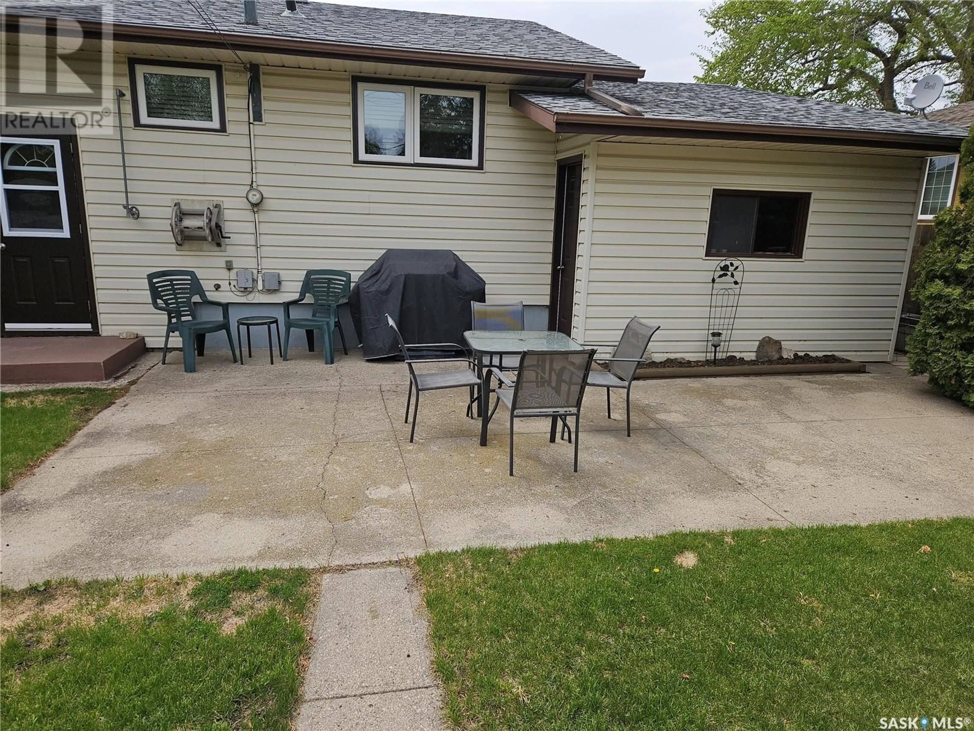 Patio, street for 1030 13TH STREET, Humboldt Saskatchewan S0K2A0