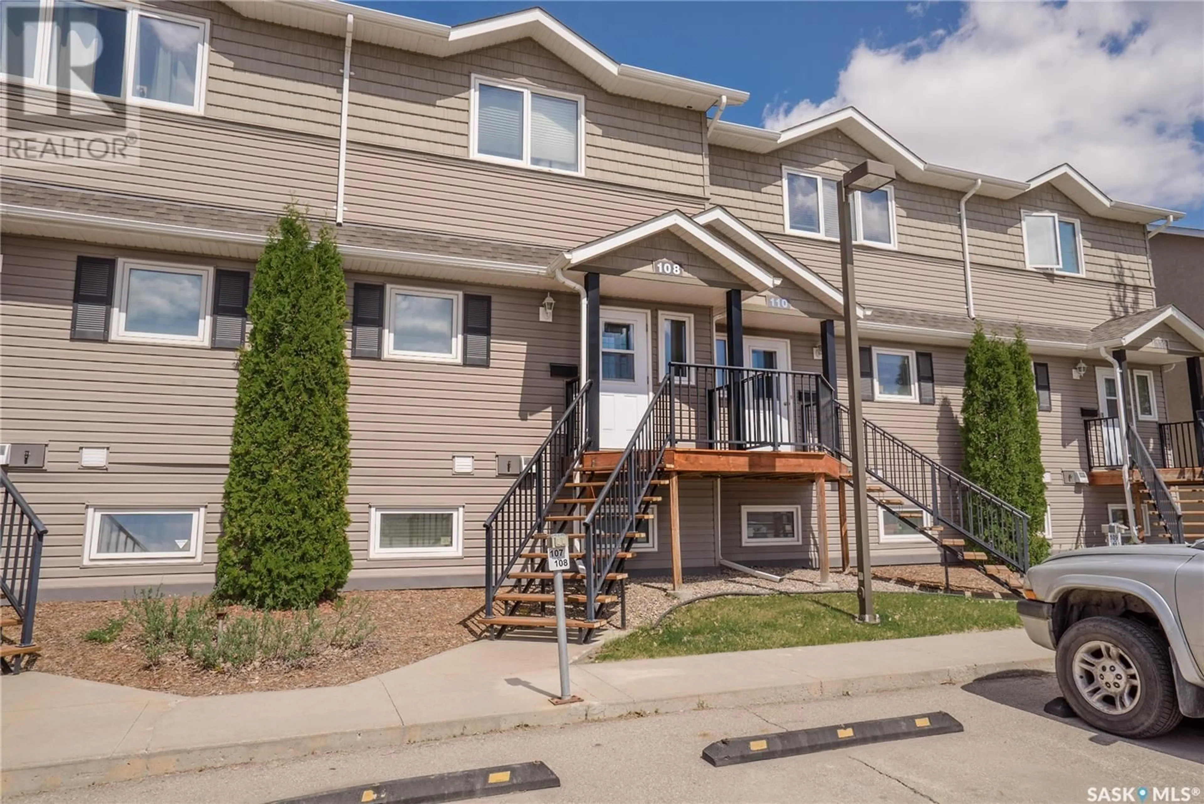 Home with vinyl exterior material, street for 108 - 1022 HAMPTON CIRCLE, Saskatoon Saskatchewan S7R0K3