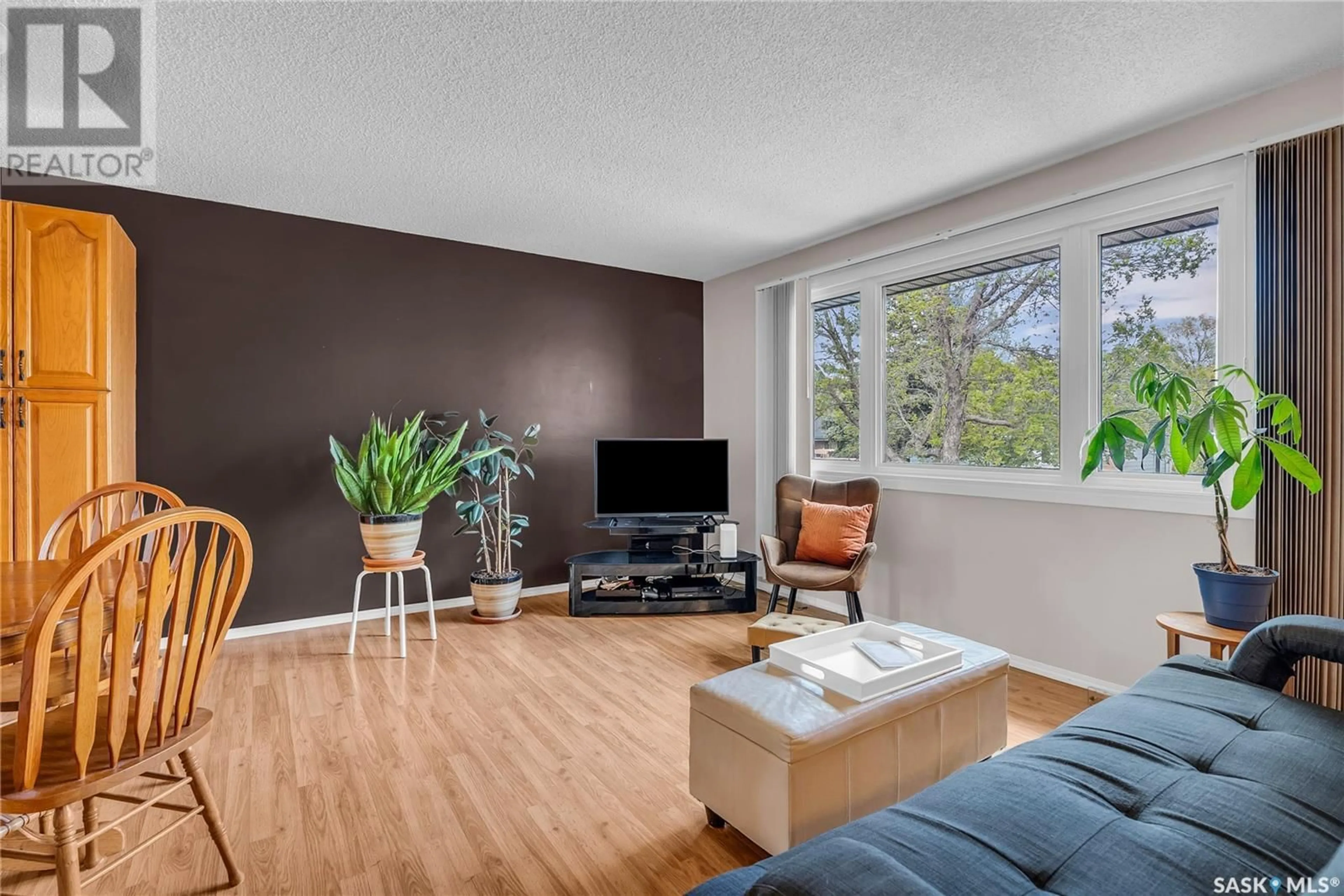 Living room with furniture, wood/laminate floor for 322 BALSAM CRESCENT, Saskatoon Saskatchewan S7N2M1