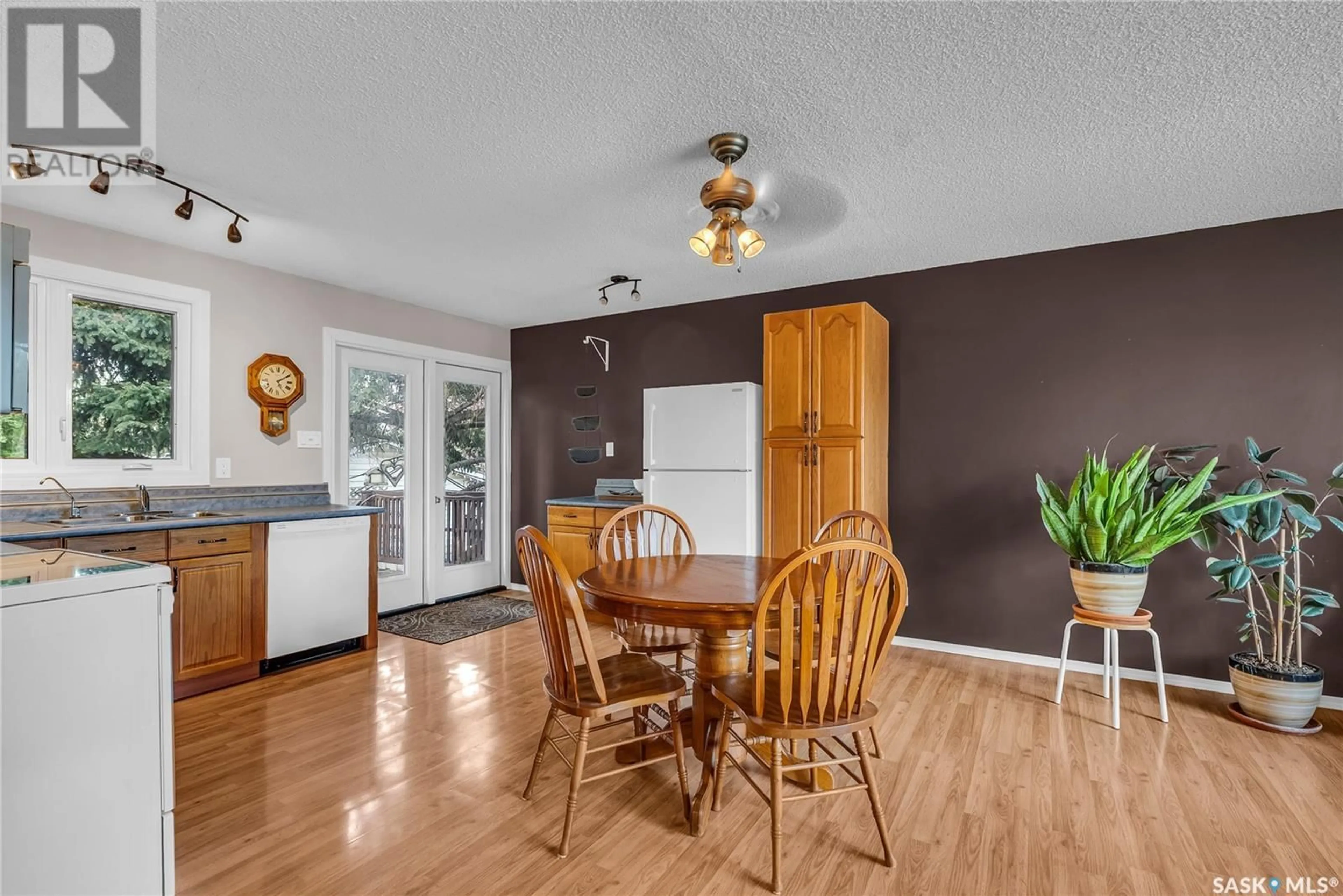 Open concept kitchen, wood/laminate floor for 322 BALSAM CRESCENT, Saskatoon Saskatchewan S7N2M1