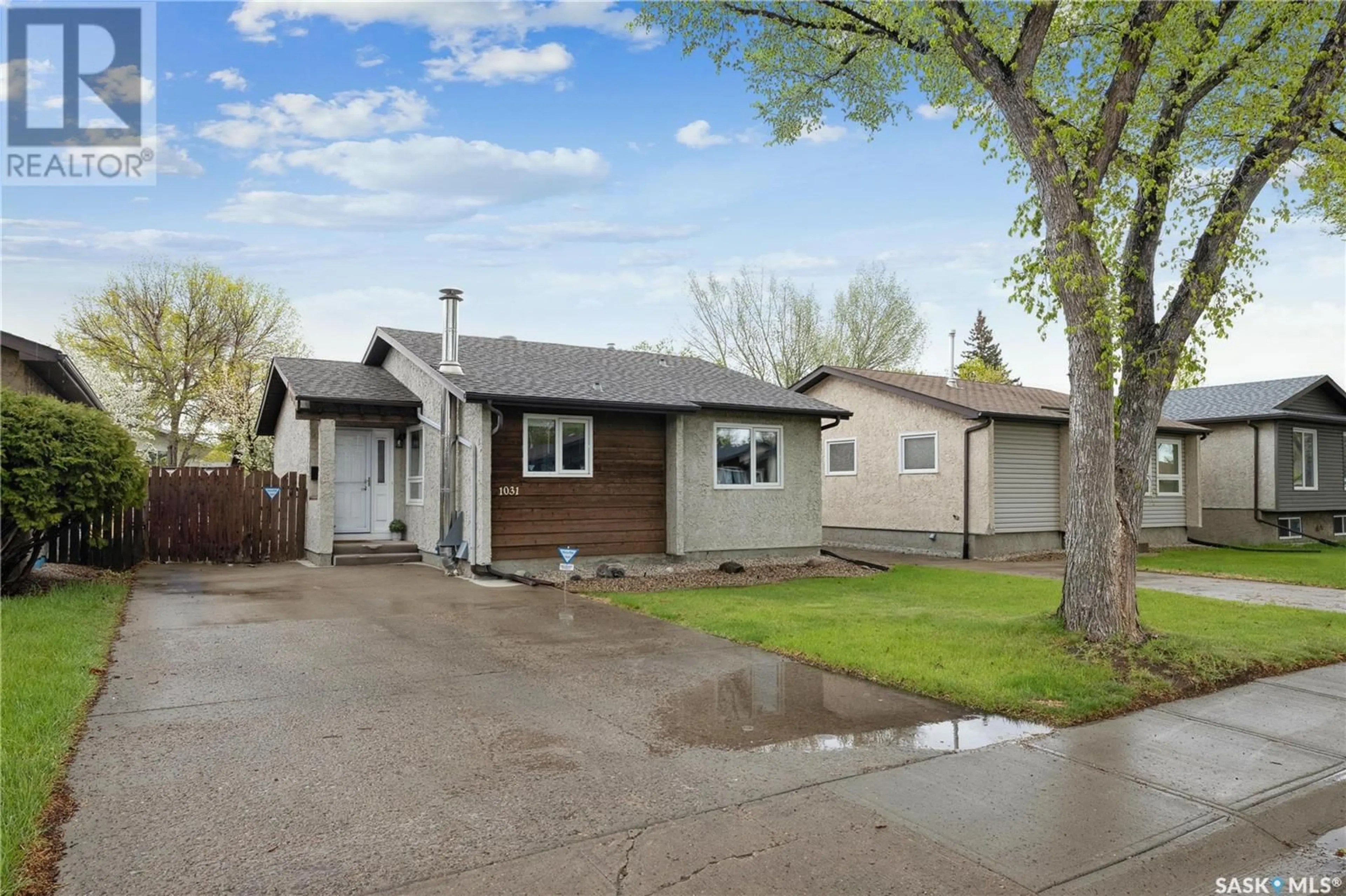Home with vinyl exterior material, street for 1031 DOWNEY CRESCENT, Regina Saskatchewan S4N5Y6
