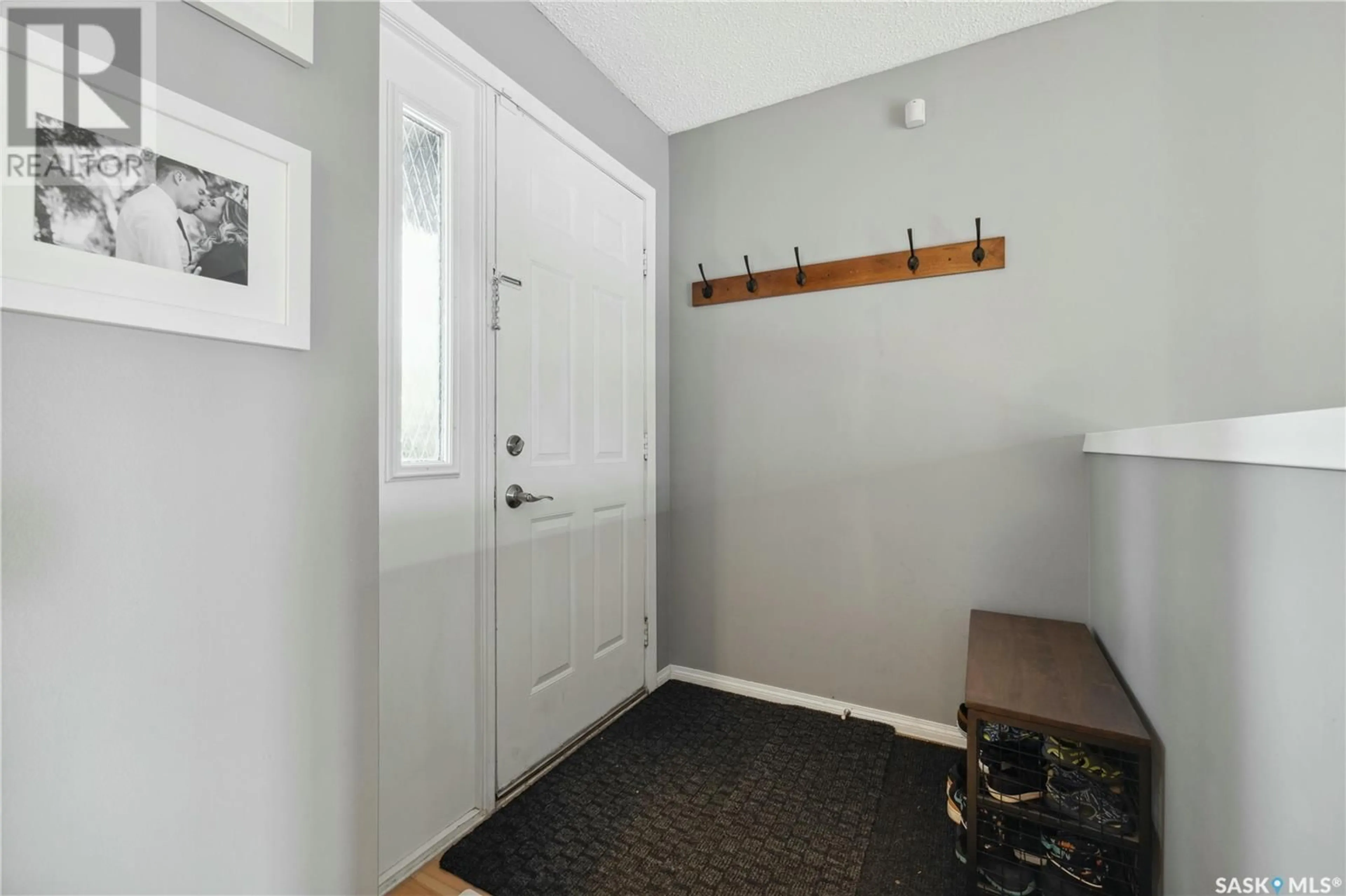 Indoor entryway for 1031 DOWNEY CRESCENT, Regina Saskatchewan S4N5Y6