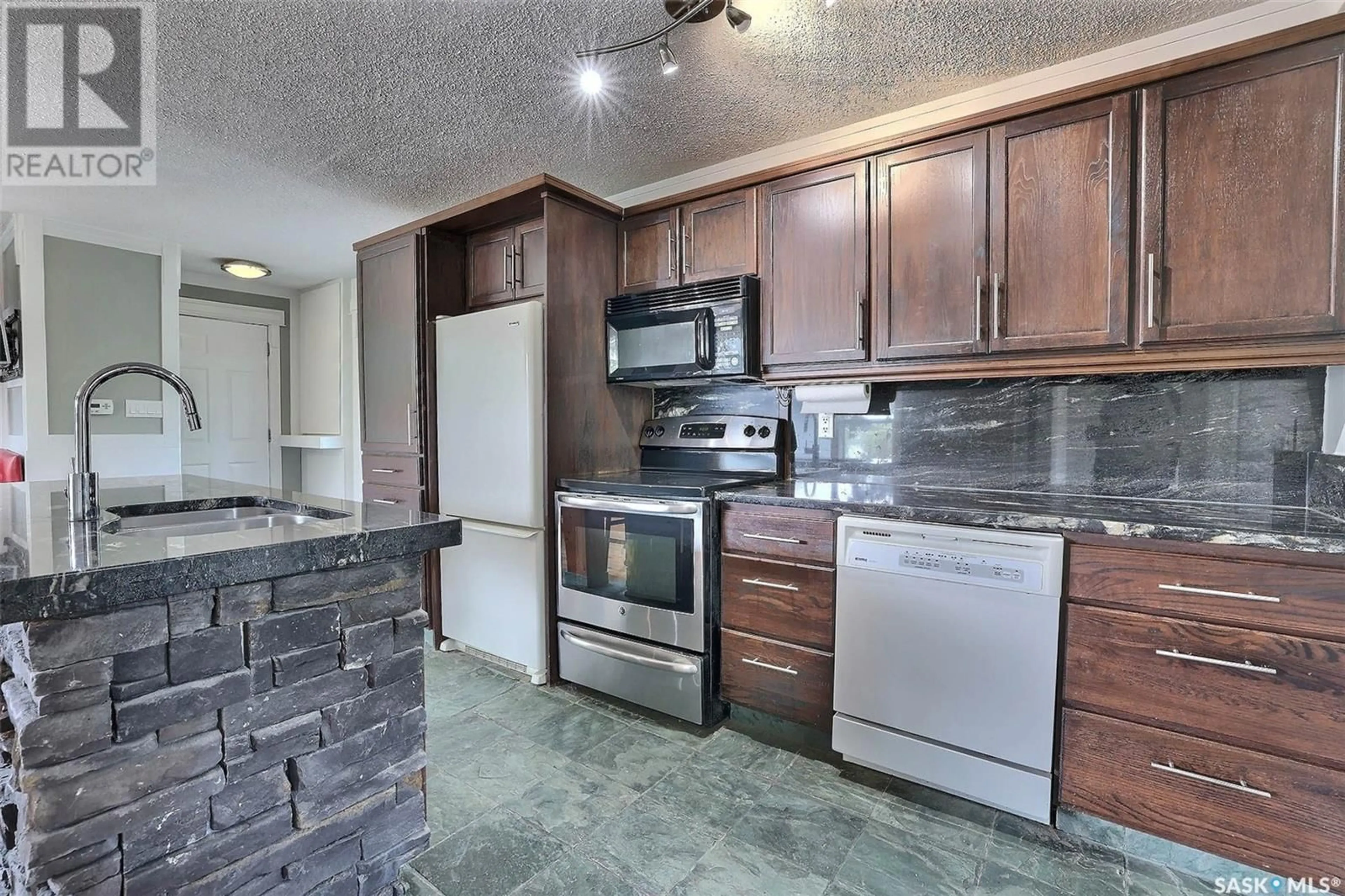 Open concept kitchen, ceramic/tile floor for 1273 GRAND AVENUE, Buena Vista Saskatchewan S2V1A4