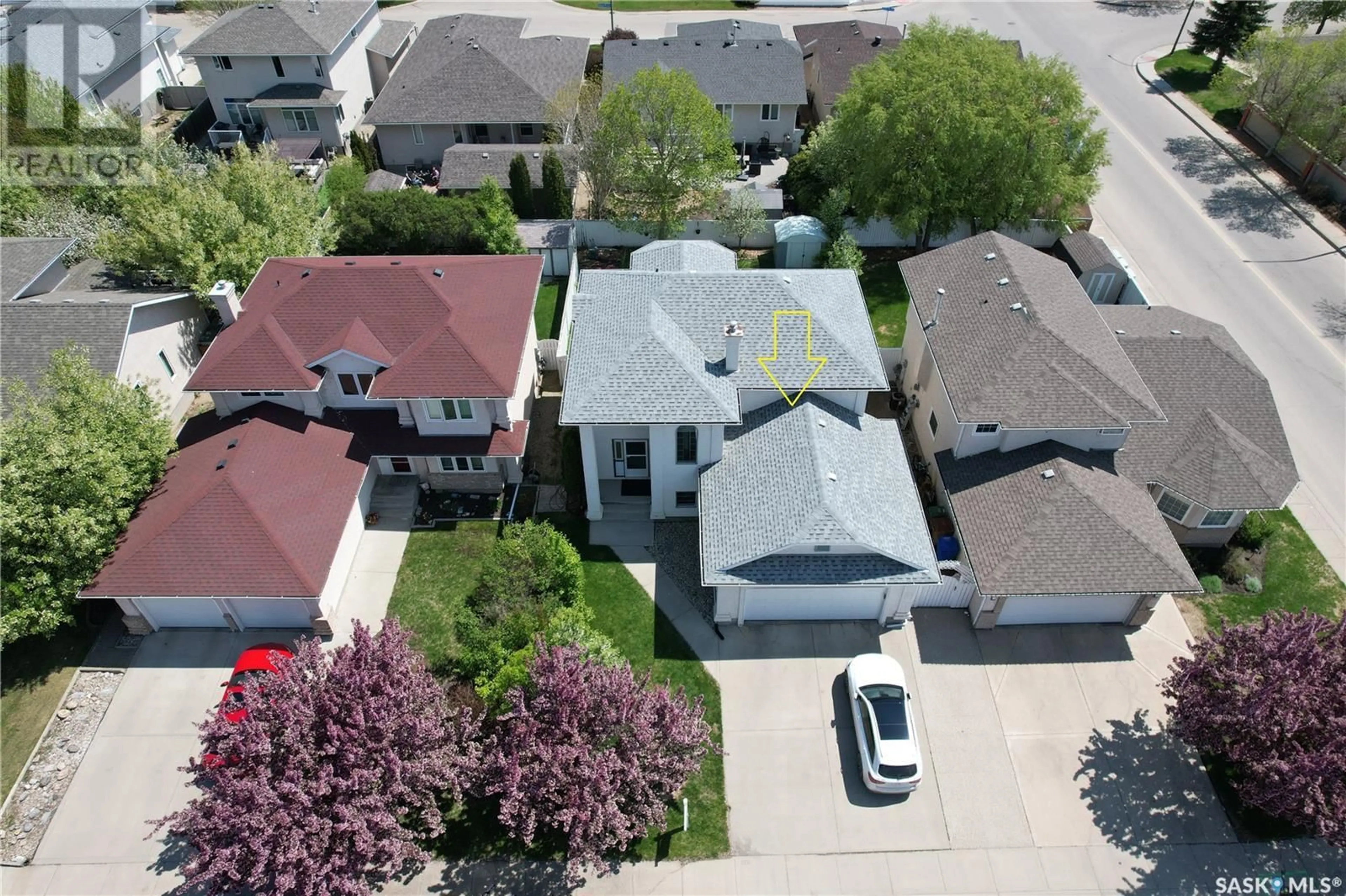 A pic from outside/outdoor area/front of a property/back of a property/a pic from drone, street for 3364 DEITER BAY, Regina Saskatchewan S4V2V9