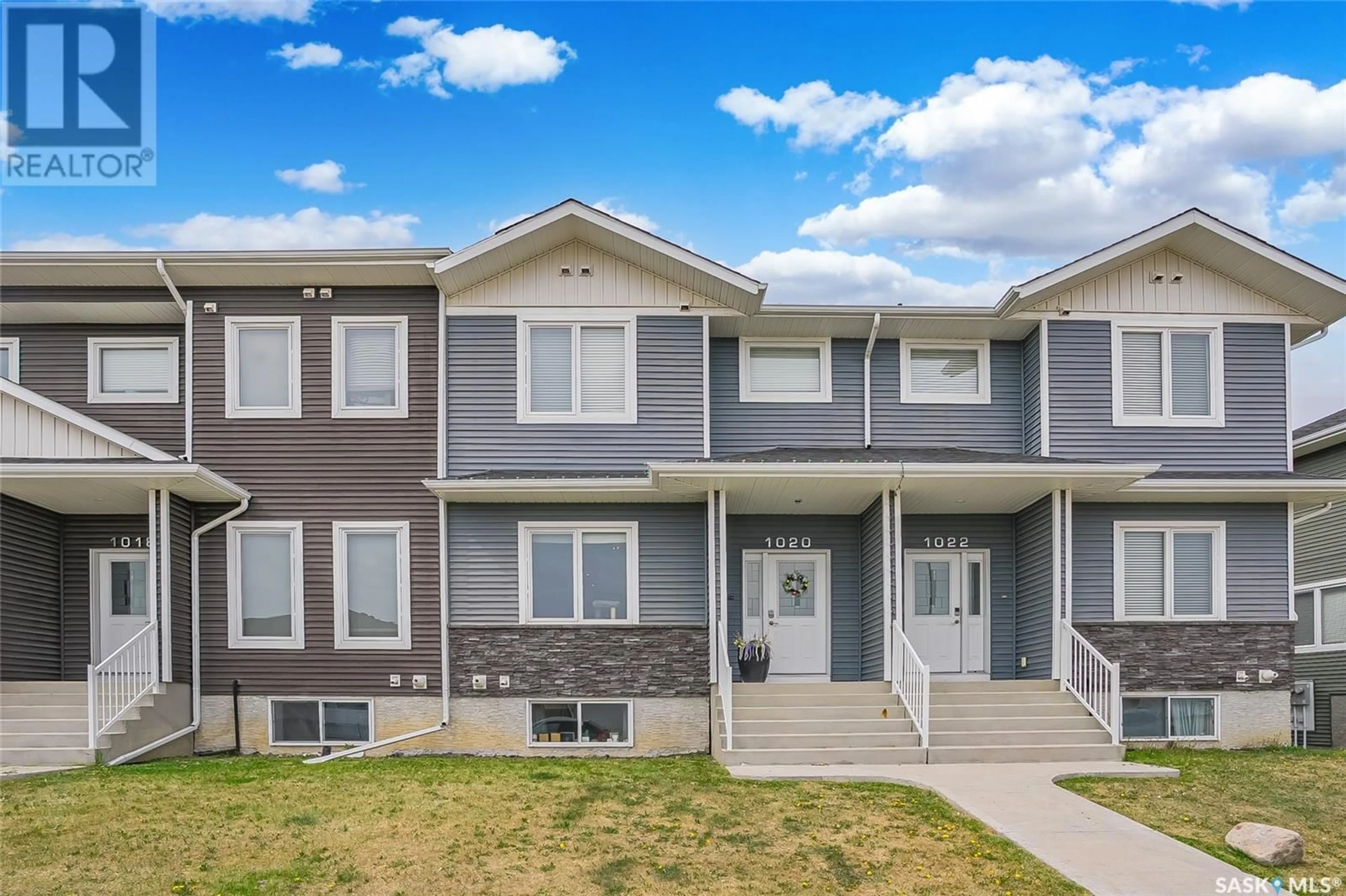 Home with vinyl exterior material, unknown for 1020 EVERGREEN BOULEVARD, Saskatoon Saskatchewan S7W0V9
