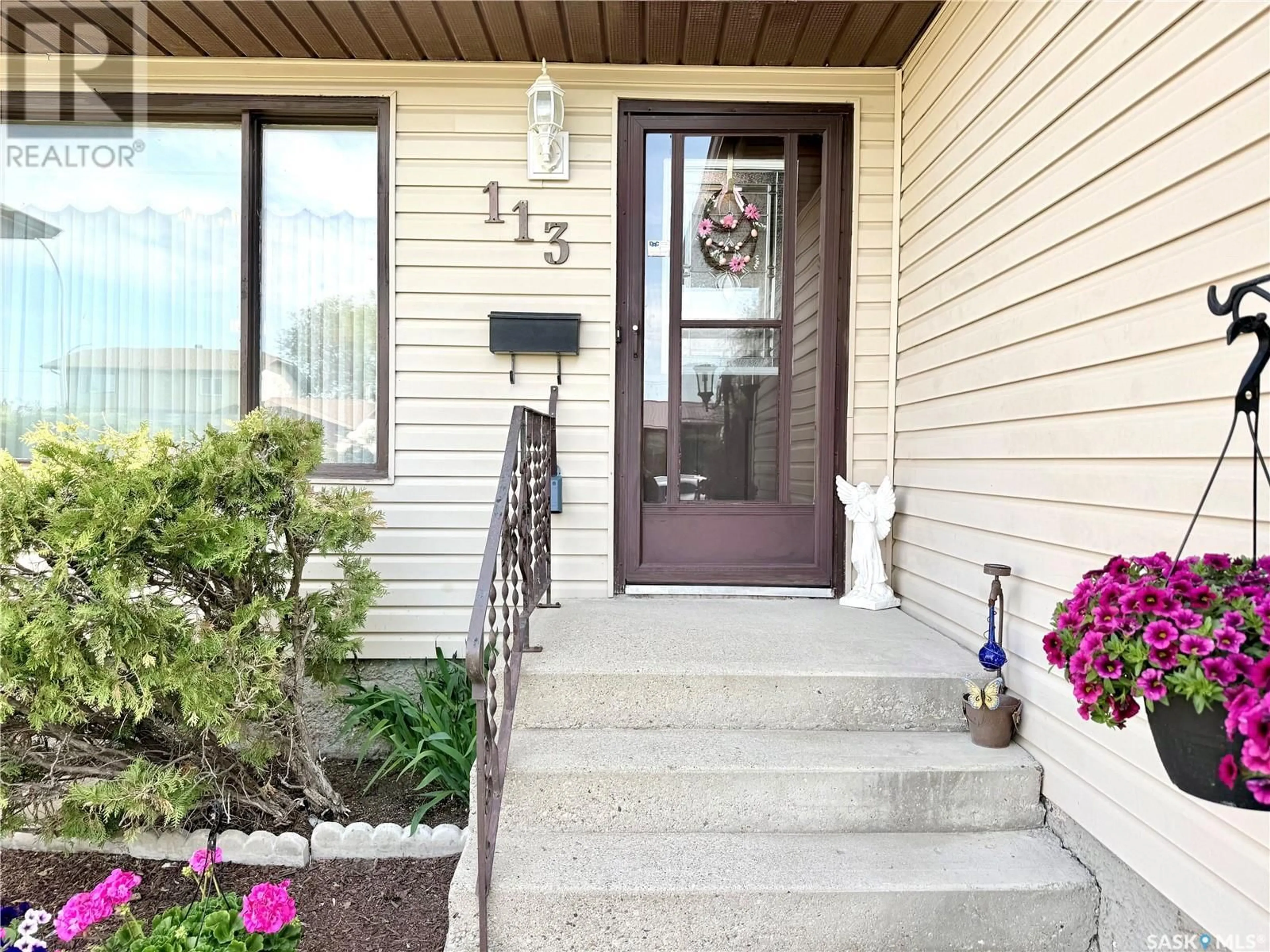 Indoor entryway for 113 SUNSET DRIVE, Yorkton Saskatchewan S3N3R8