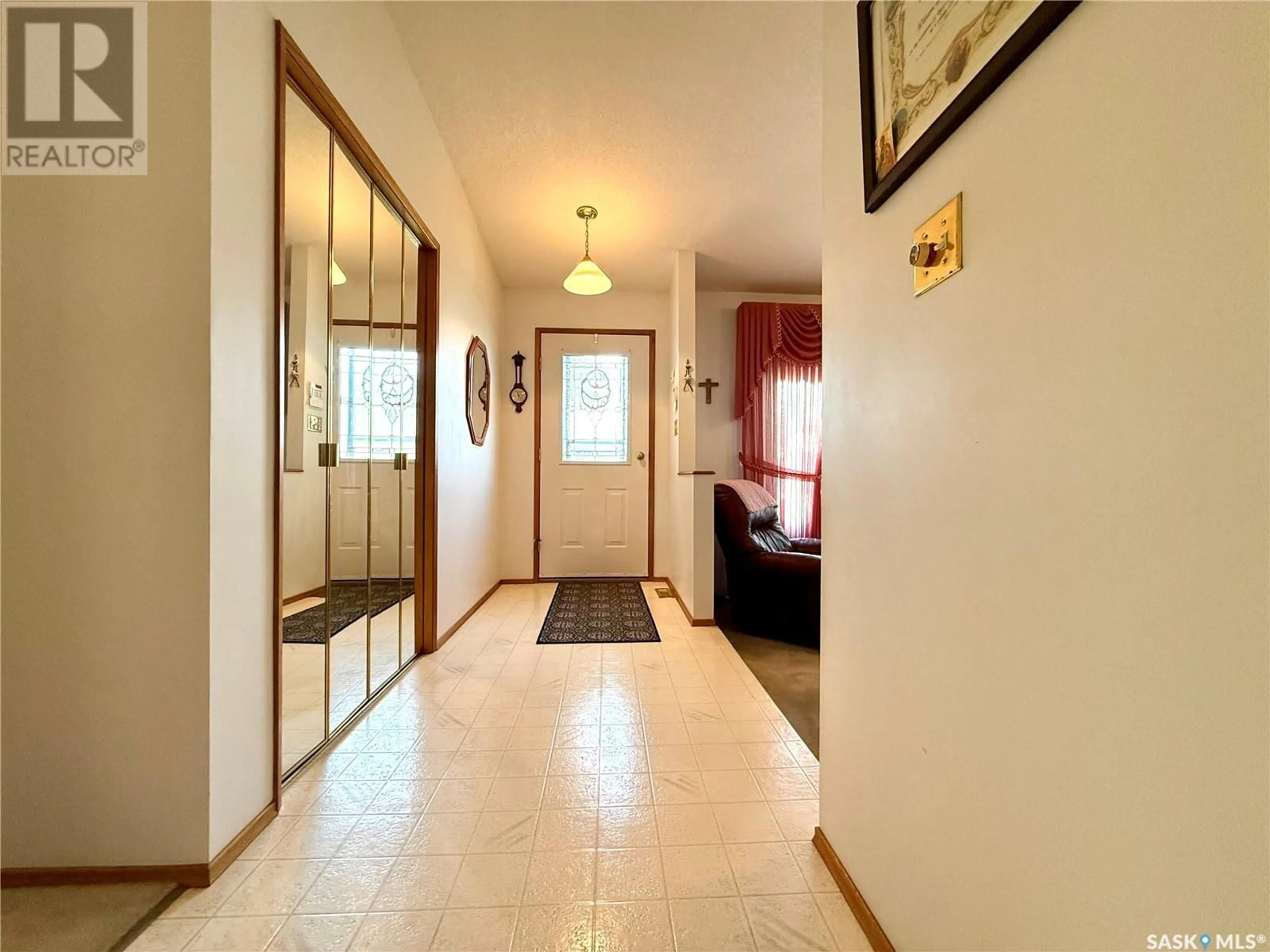 Indoor foyer for 113 SUNSET DRIVE, Yorkton Saskatchewan S3N3R8