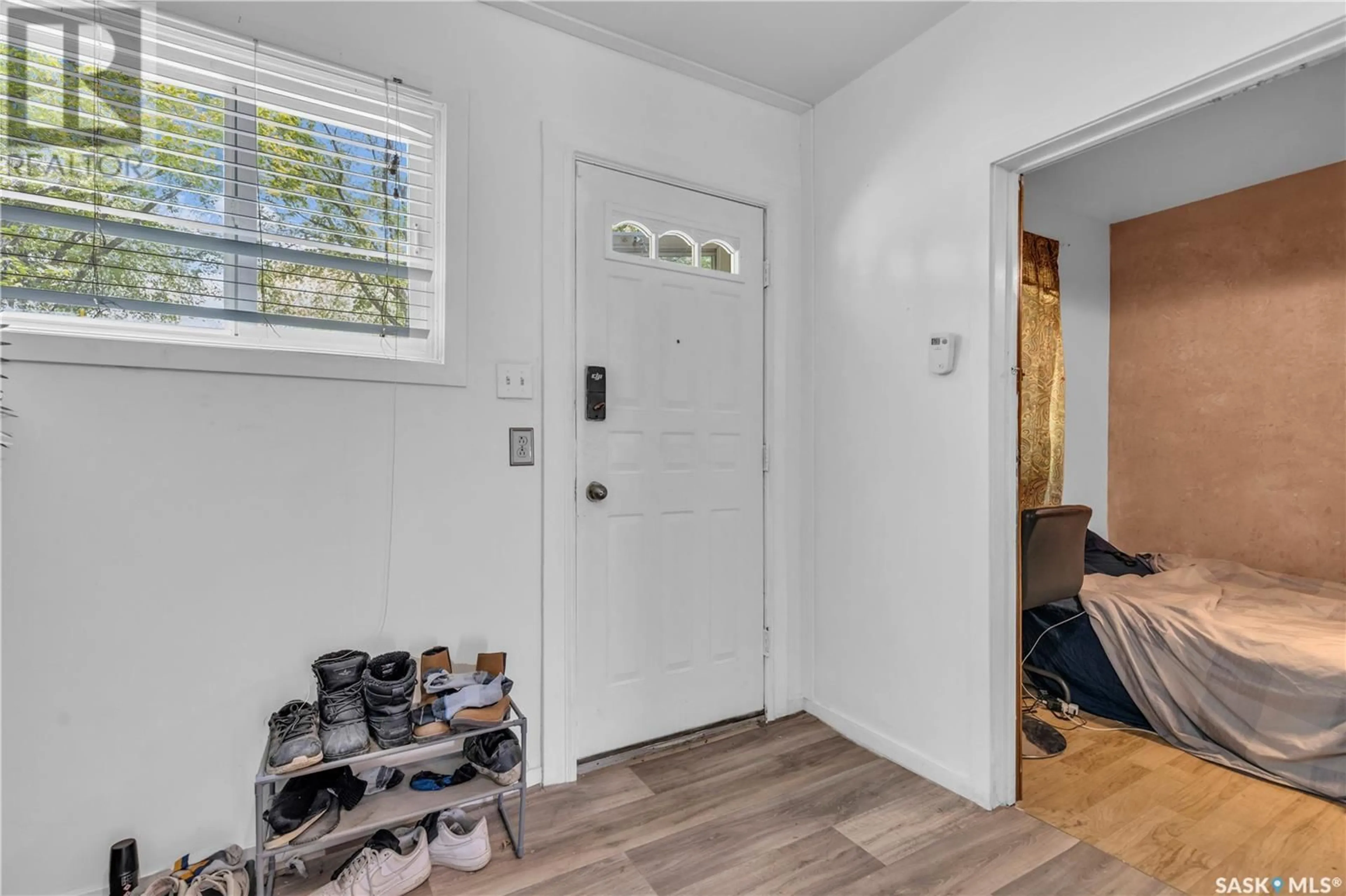Indoor entryway for 1317 G AVENUE, Saskatoon Saskatchewan S7L2A6