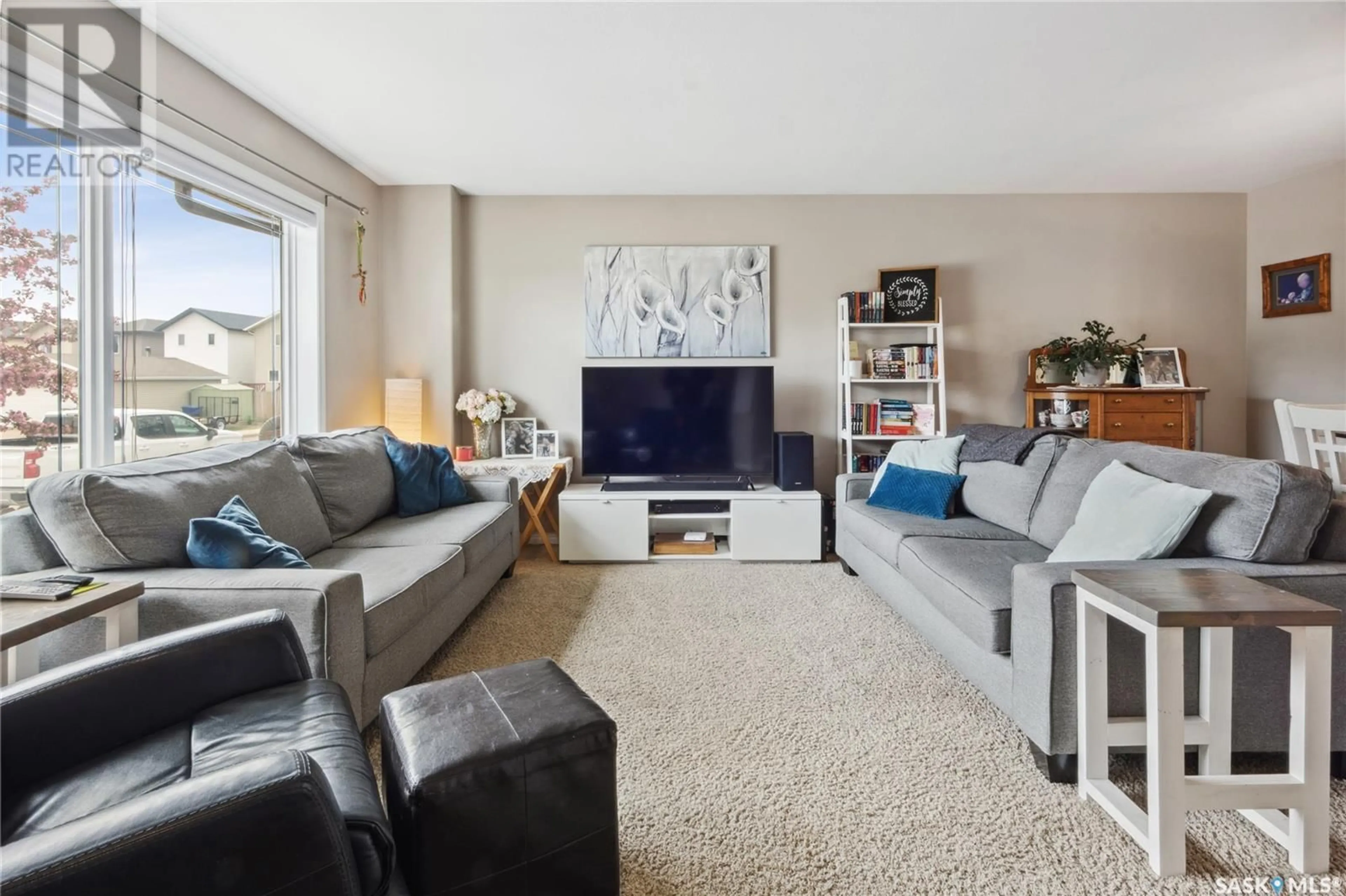 Living room with furniture, unknown for 622 - 16 LAMARSH ROAD, Saskatoon Saskatchewan S7W1B5