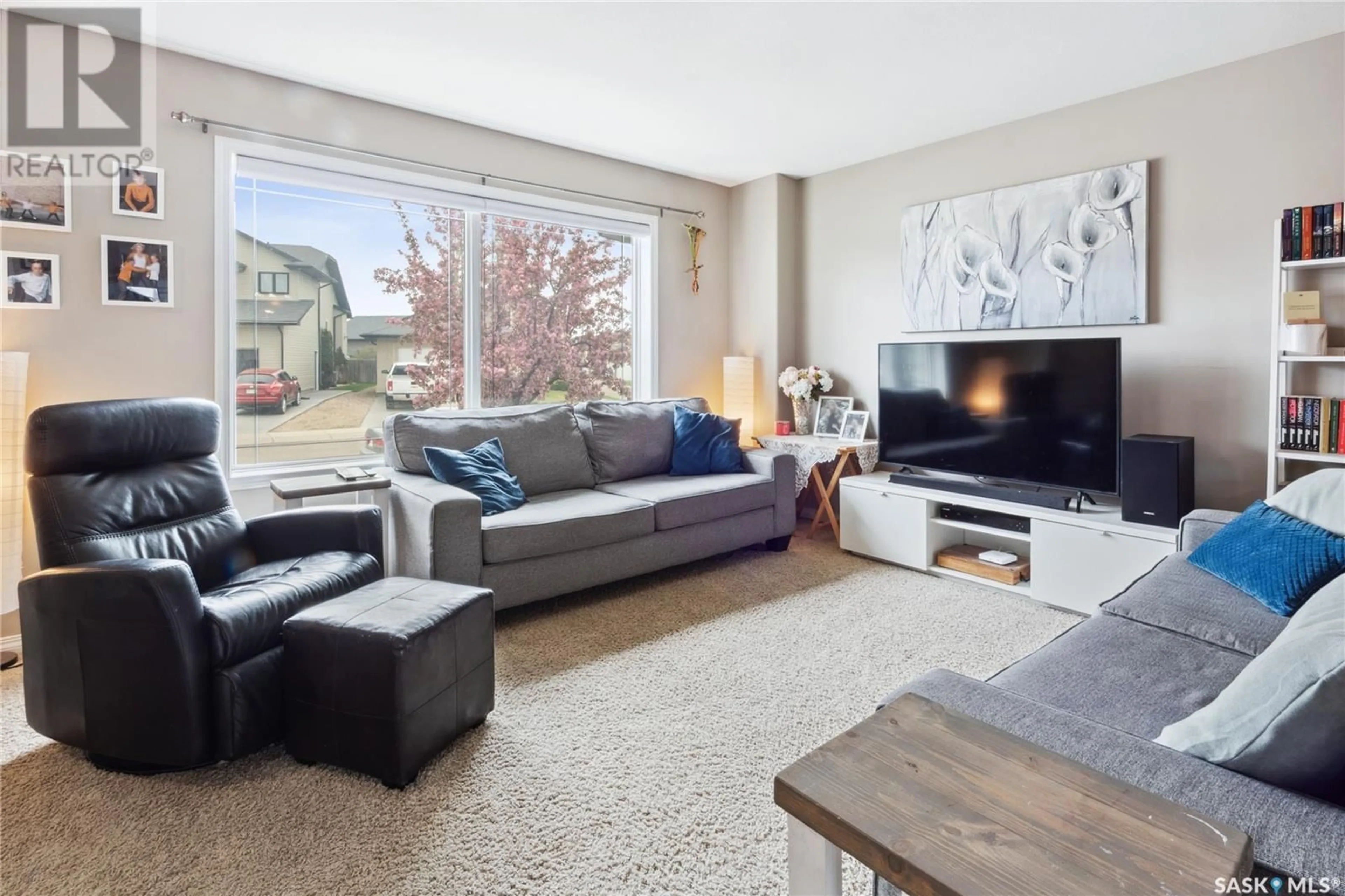 Living room with furniture, unknown for 622 - 16 LAMARSH ROAD, Saskatoon Saskatchewan S7W1B5
