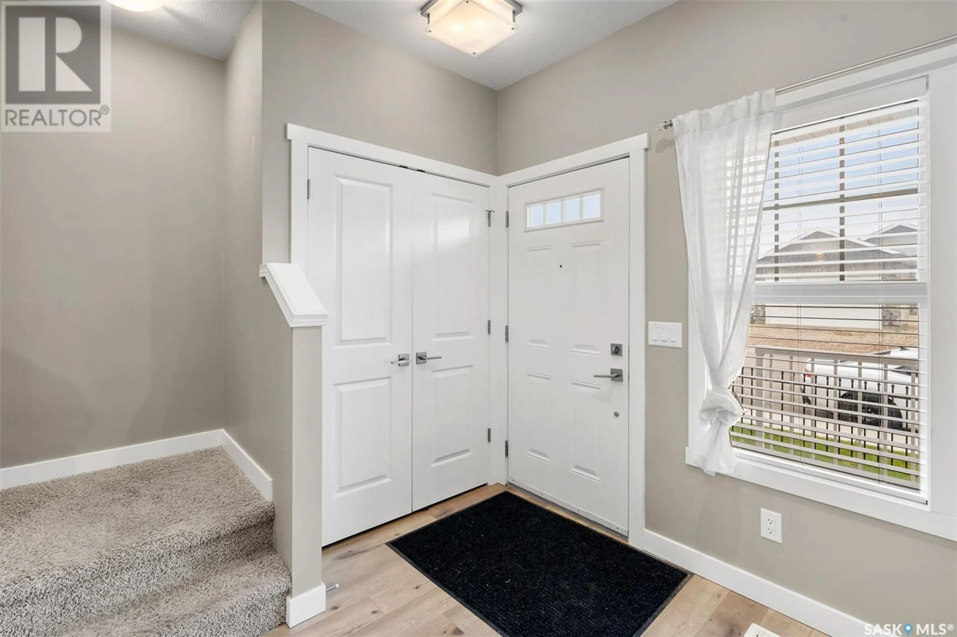Indoor entryway for 1123 KOLYNCHUK LINK, Saskatoon Saskatchewan S7T0X5