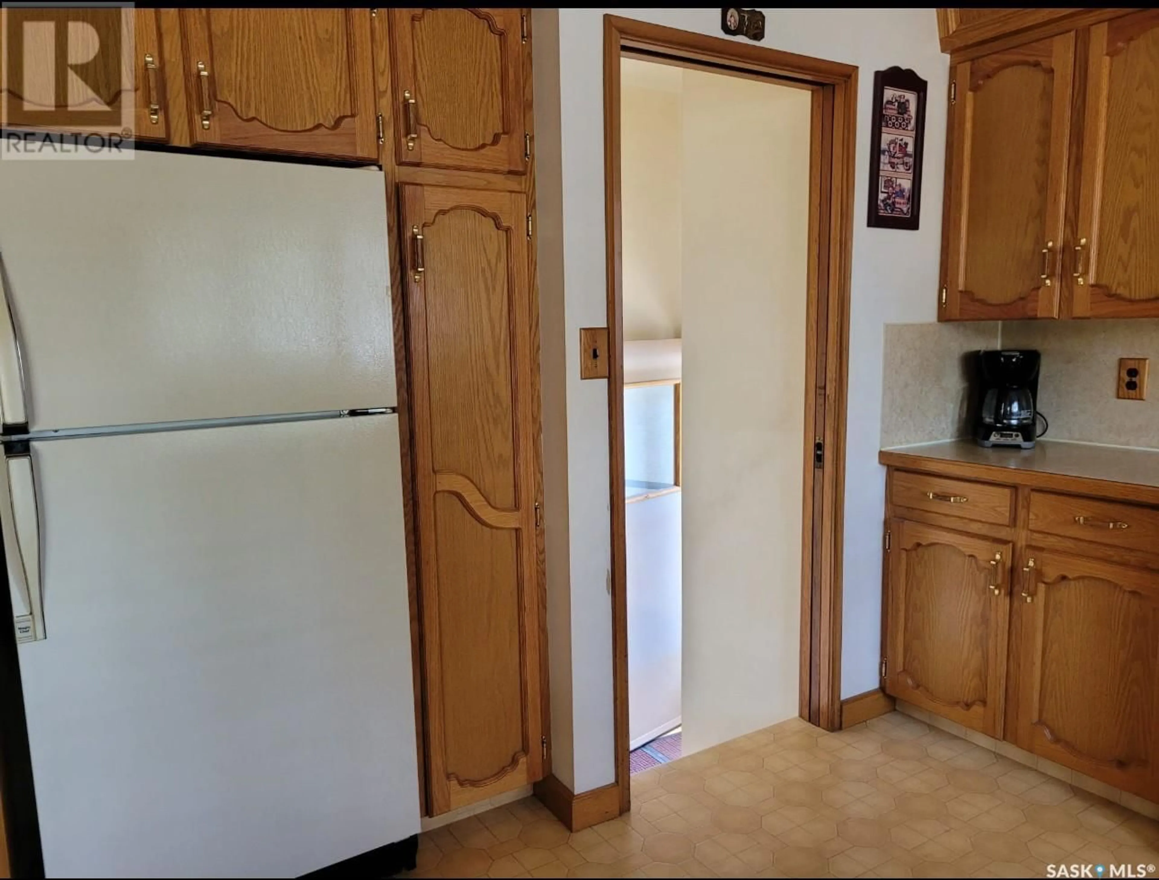 Standard kitchen, unknown for 249 5TH AVENUE, Gravelbourg Saskatchewan S0H1X0