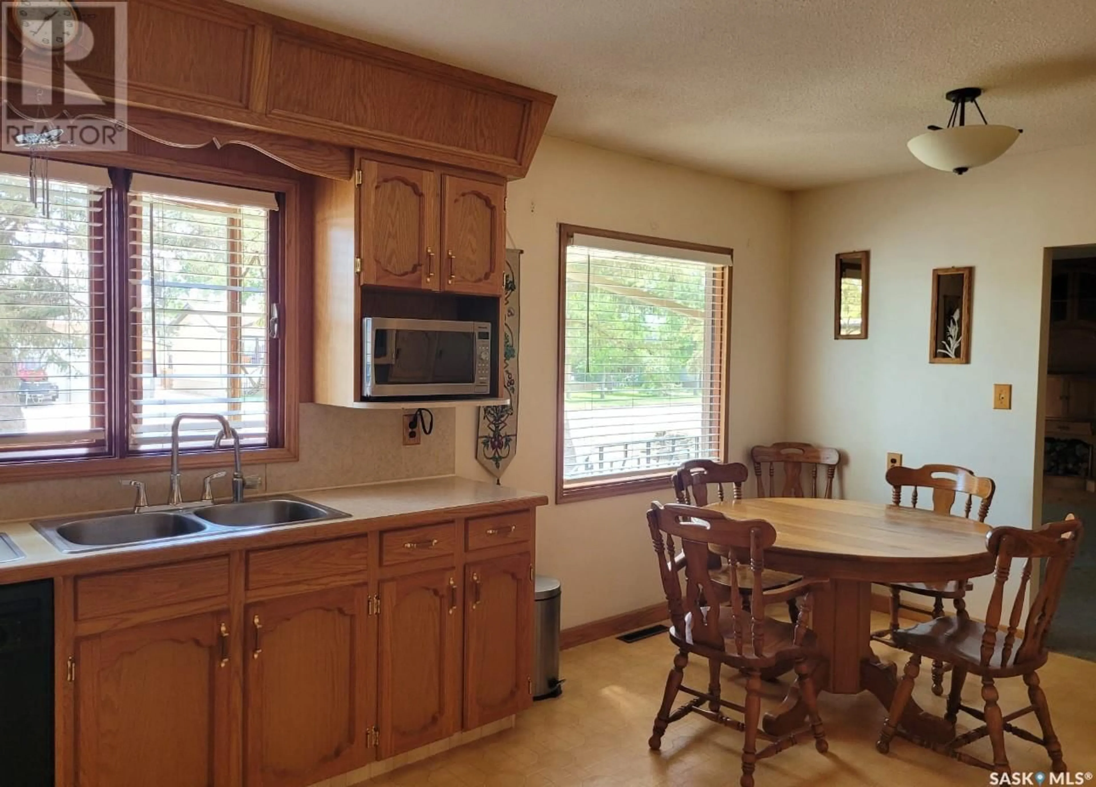 Standard kitchen, unknown for 249 5TH AVENUE, Gravelbourg Saskatchewan S0H1X0