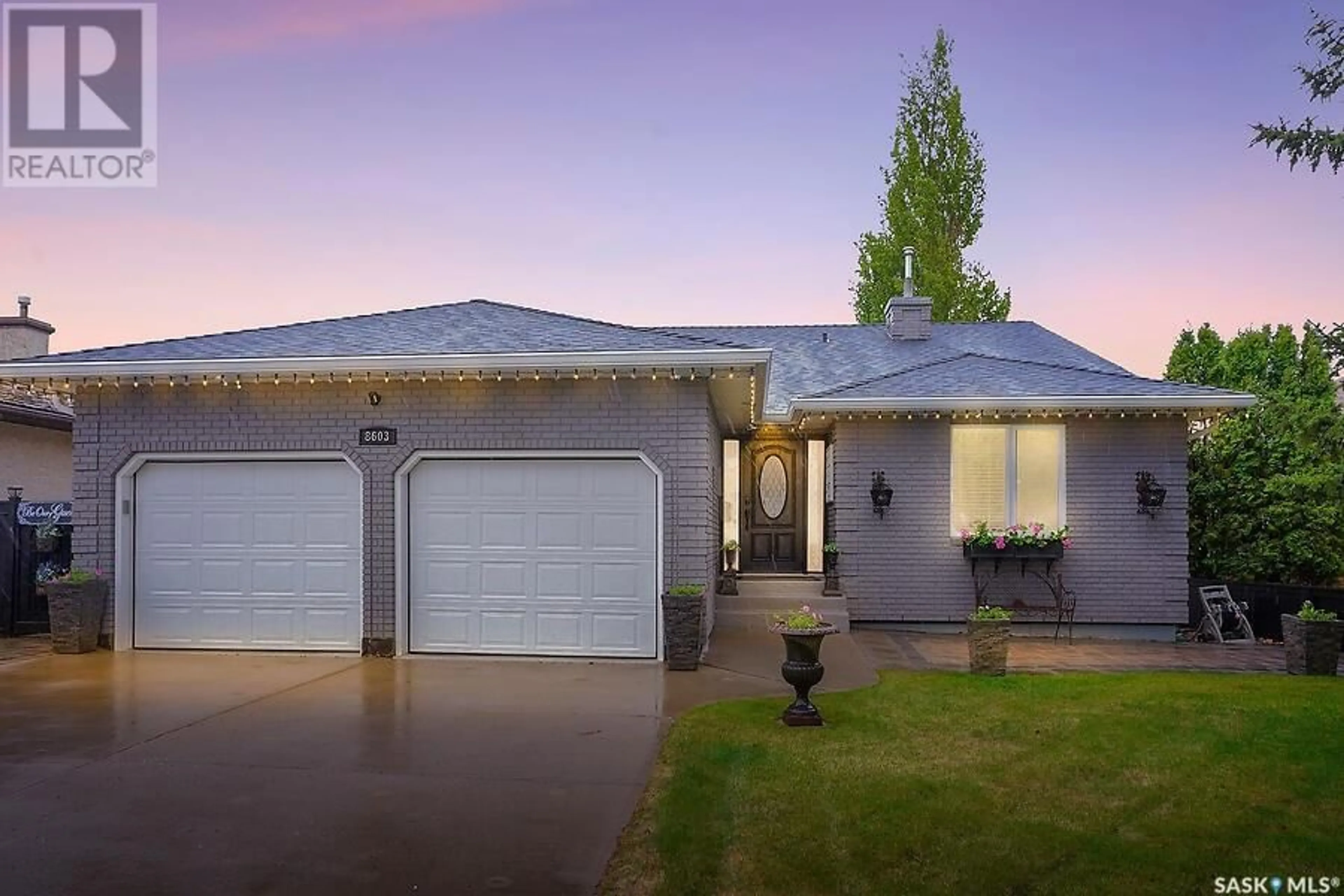 Home with vinyl exterior material, street for 8603 KESTRAL DRIVE, Regina Saskatchewan S4Y1H6