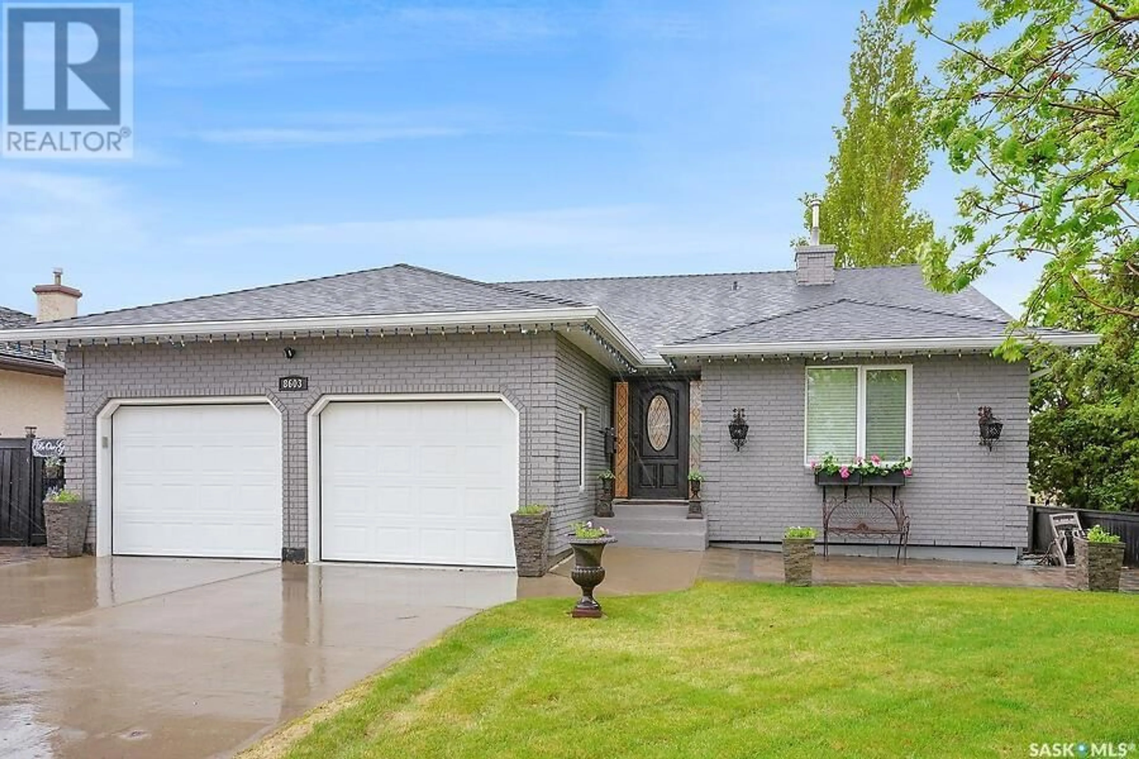Home with vinyl exterior material, street for 8603 KESTRAL DRIVE, Regina Saskatchewan S4Y1H6