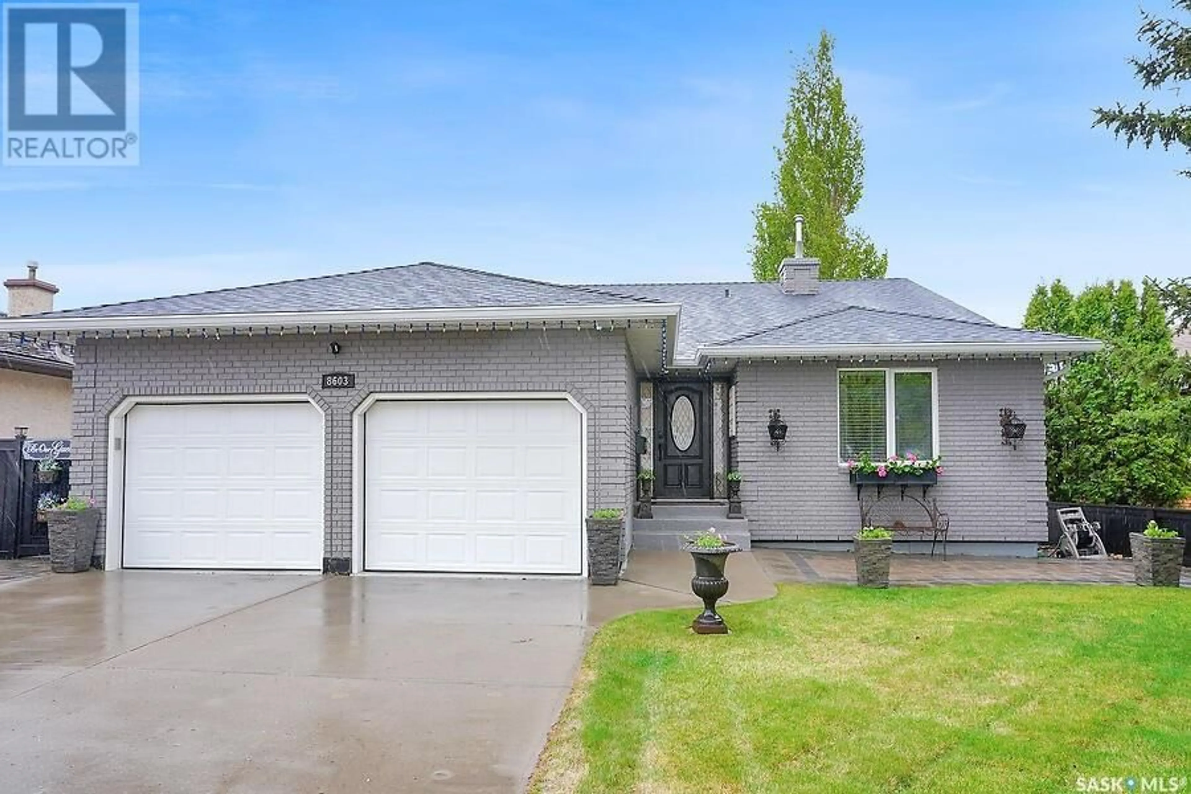 Home with vinyl exterior material, street for 8603 KESTRAL DRIVE, Regina Saskatchewan S4Y1H6