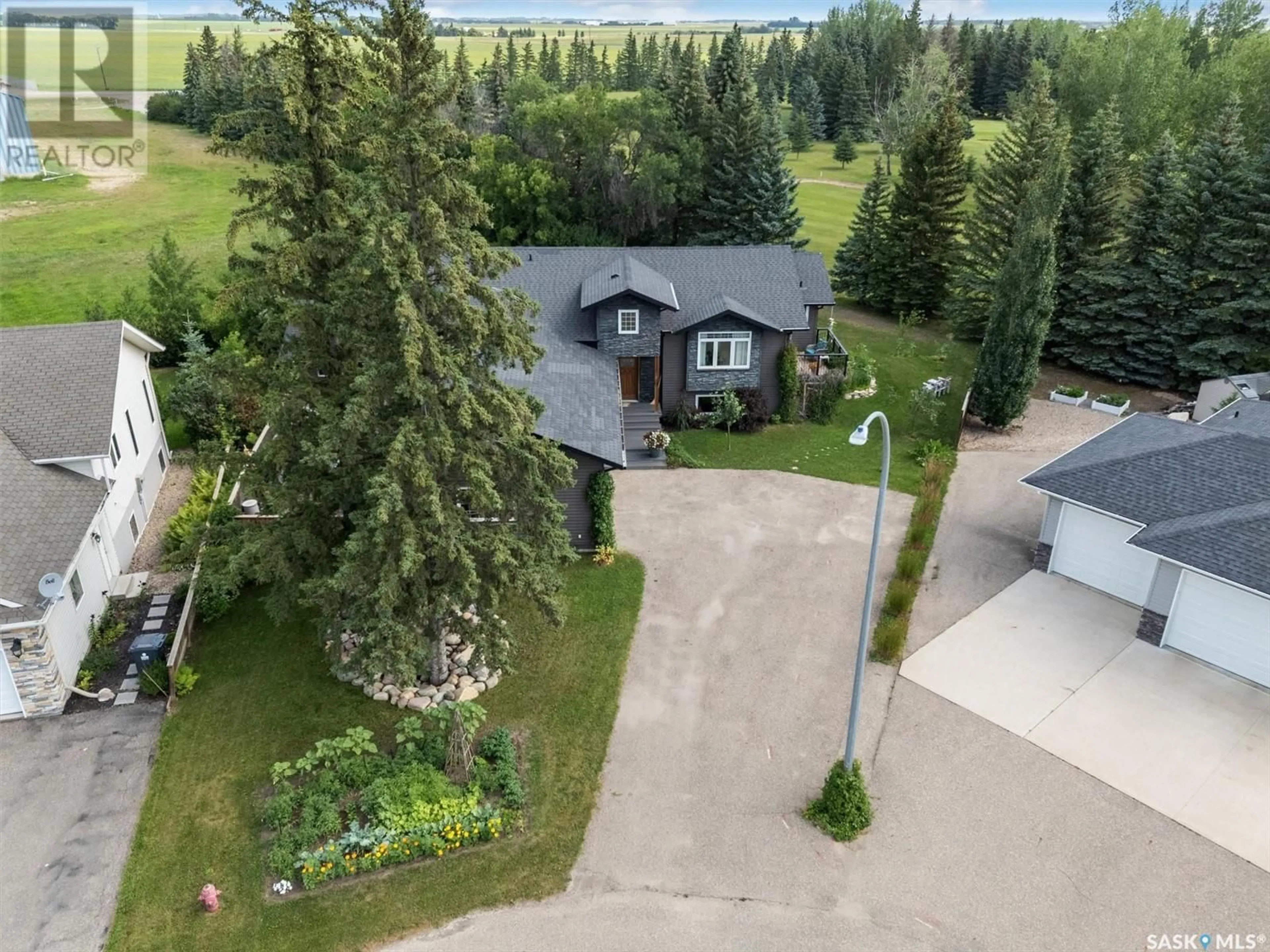 A pic from outside/outdoor area/front of a property/back of a property/a pic from drone, unknown for 101 BALMAN COURT, Waldheim Saskatchewan S0K4R0