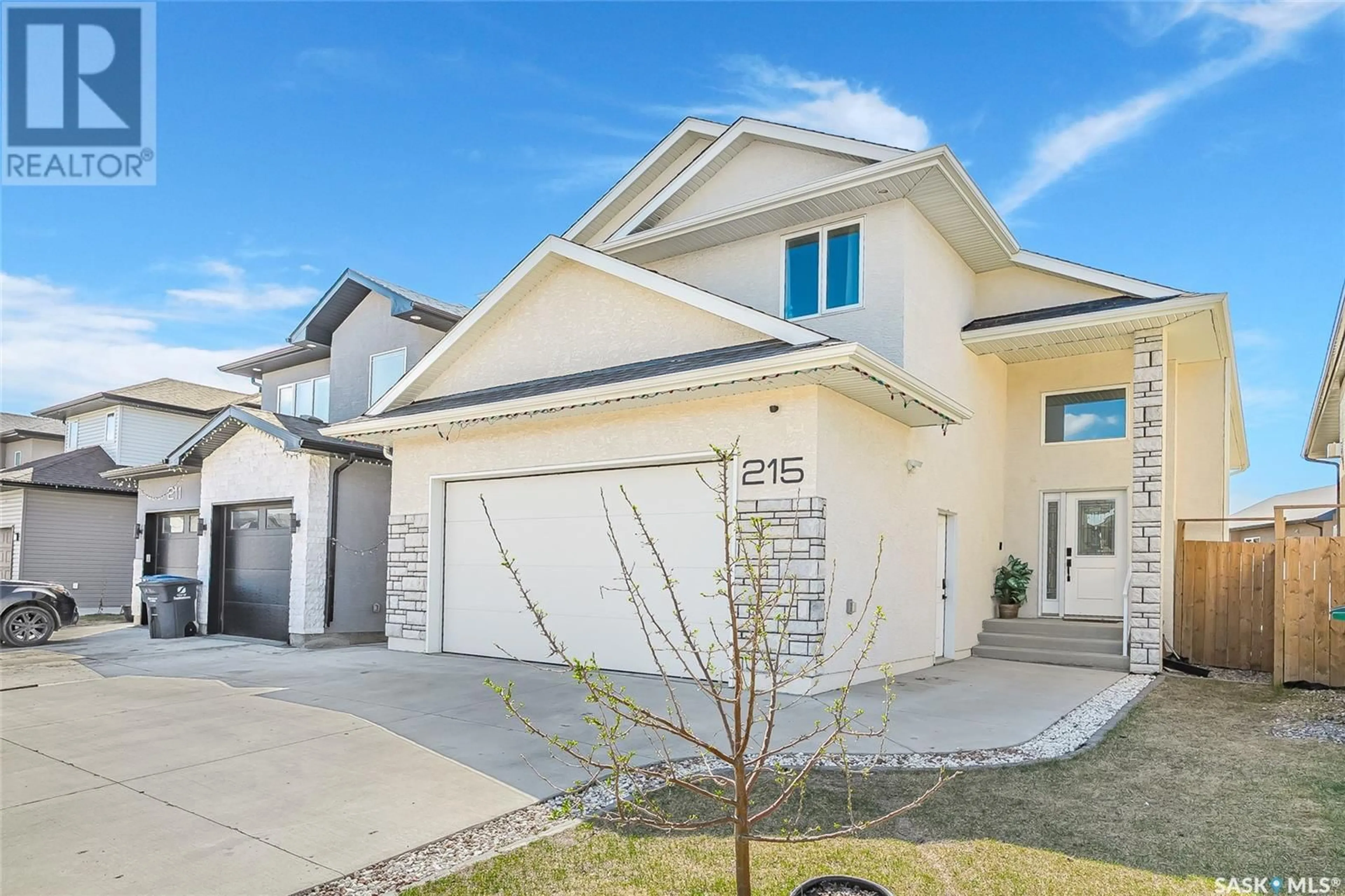 Home with vinyl exterior material, street for 215 ELLS CRESCENT, Saskatoon Saskatchewan S7L6J4