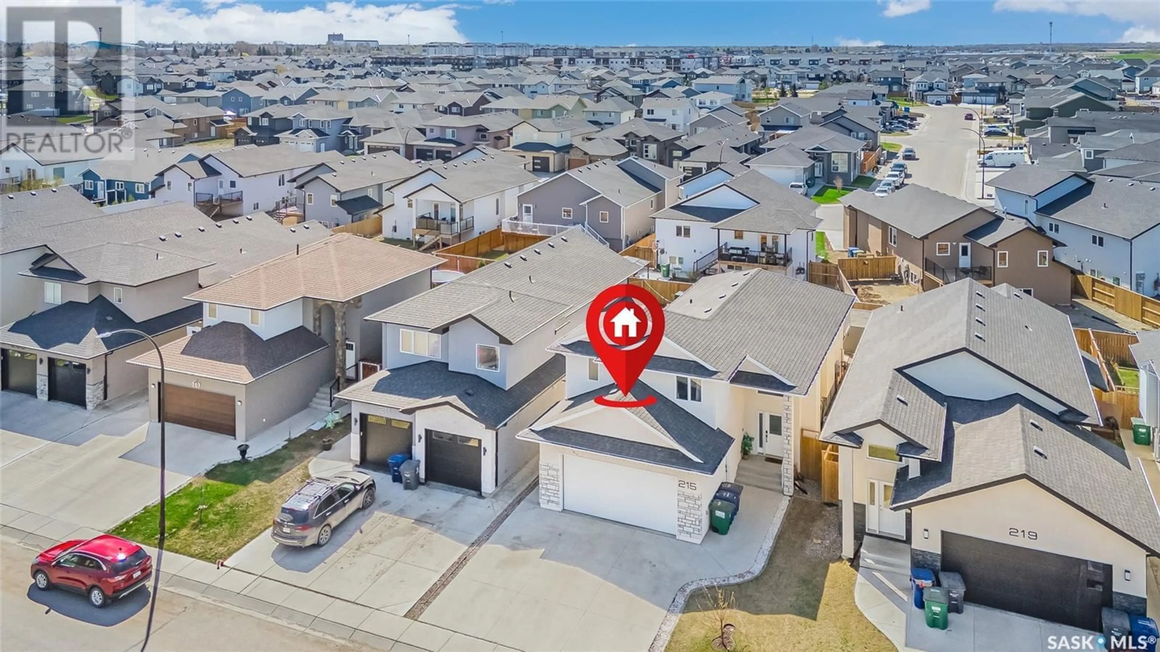 A pic from outside/outdoor area/front of a property/back of a property/a pic from drone, street for 215 ELLS CRESCENT, Saskatoon Saskatchewan S7L6J4