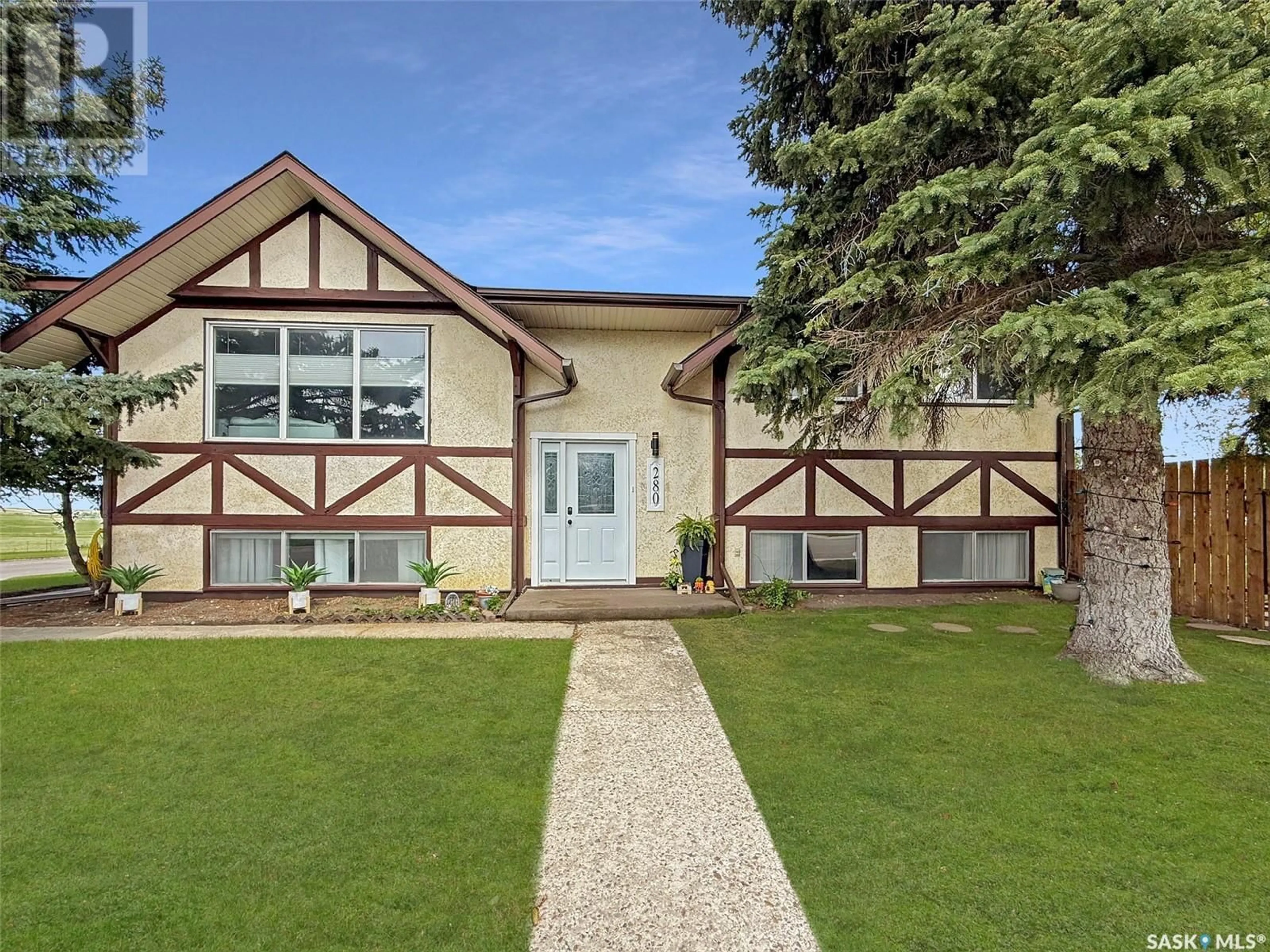 Home with vinyl exterior material, street for 280 BATTLEFORD TRAIL, Swift Current Saskatchewan S9H4J5