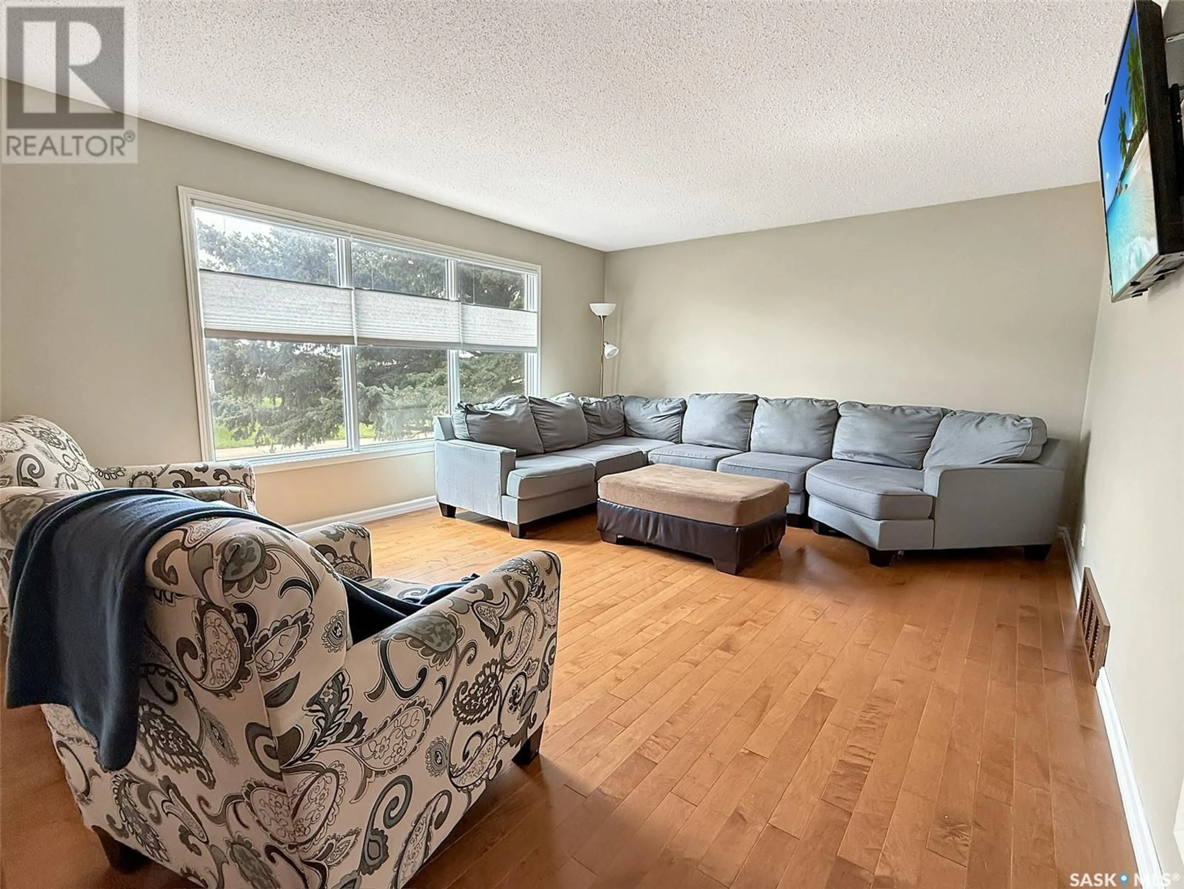 Living room with furniture, wood/laminate floor for 280 BATTLEFORD TRAIL, Swift Current Saskatchewan S9H4J5