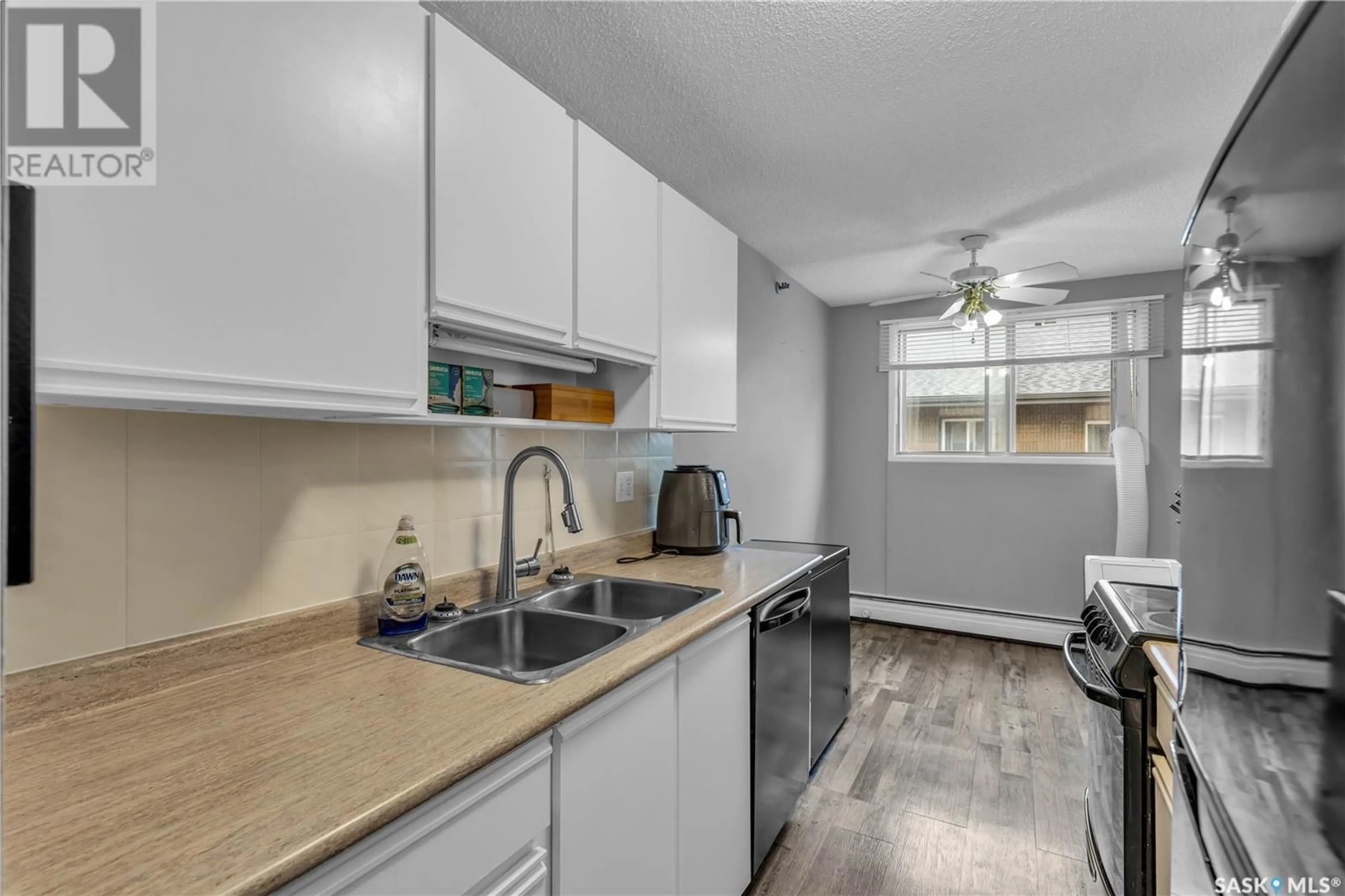 Standard kitchen, ceramic/tile floor for 51 15 ASSINIBOINE DRIVE, Saskatoon Saskatchewan S7K1H6