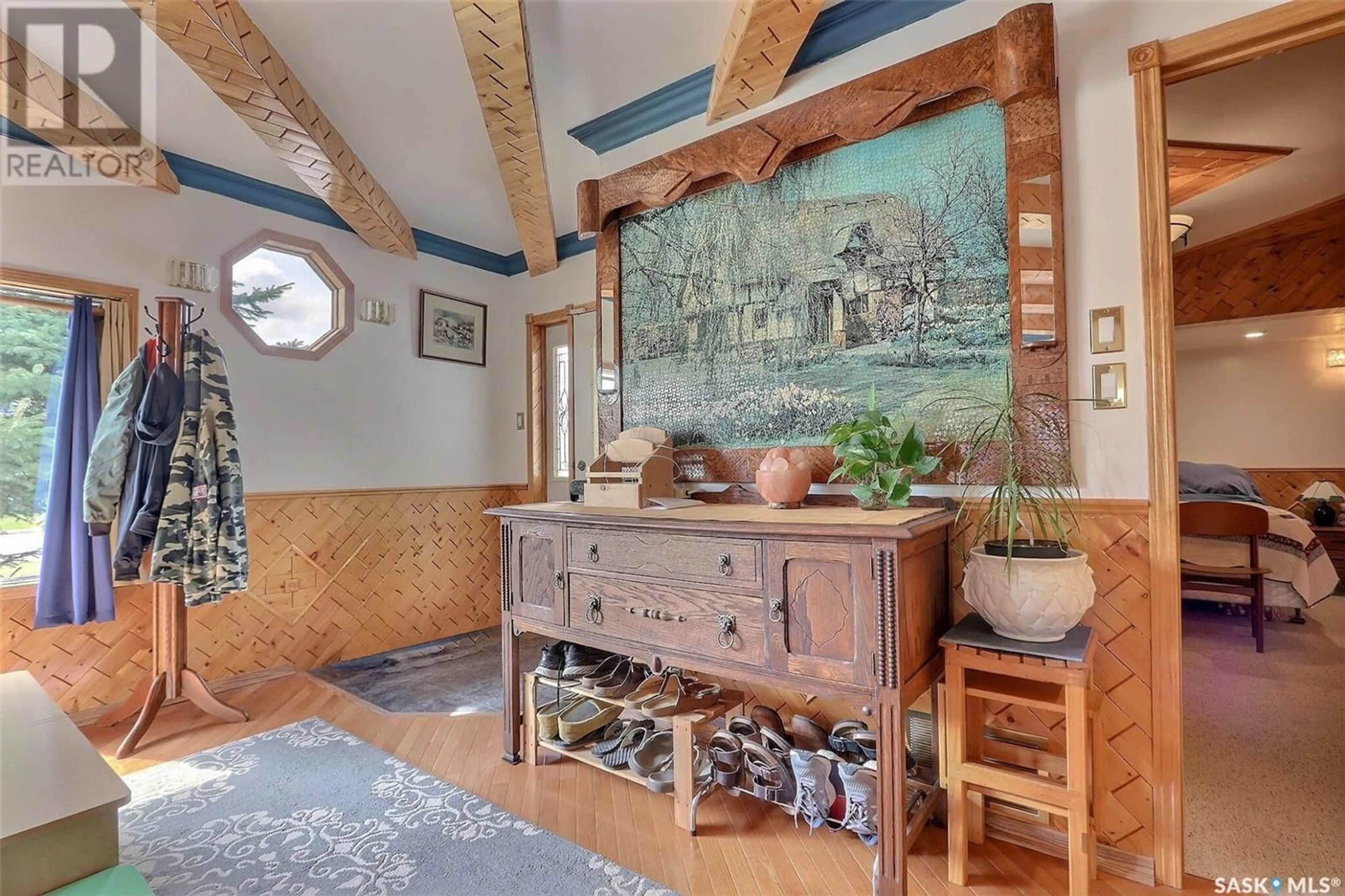 Rustic kitchen, ceramic/tile floor for 1008 12TH STREET, Prince Albert Saskatchewan S6V3E1