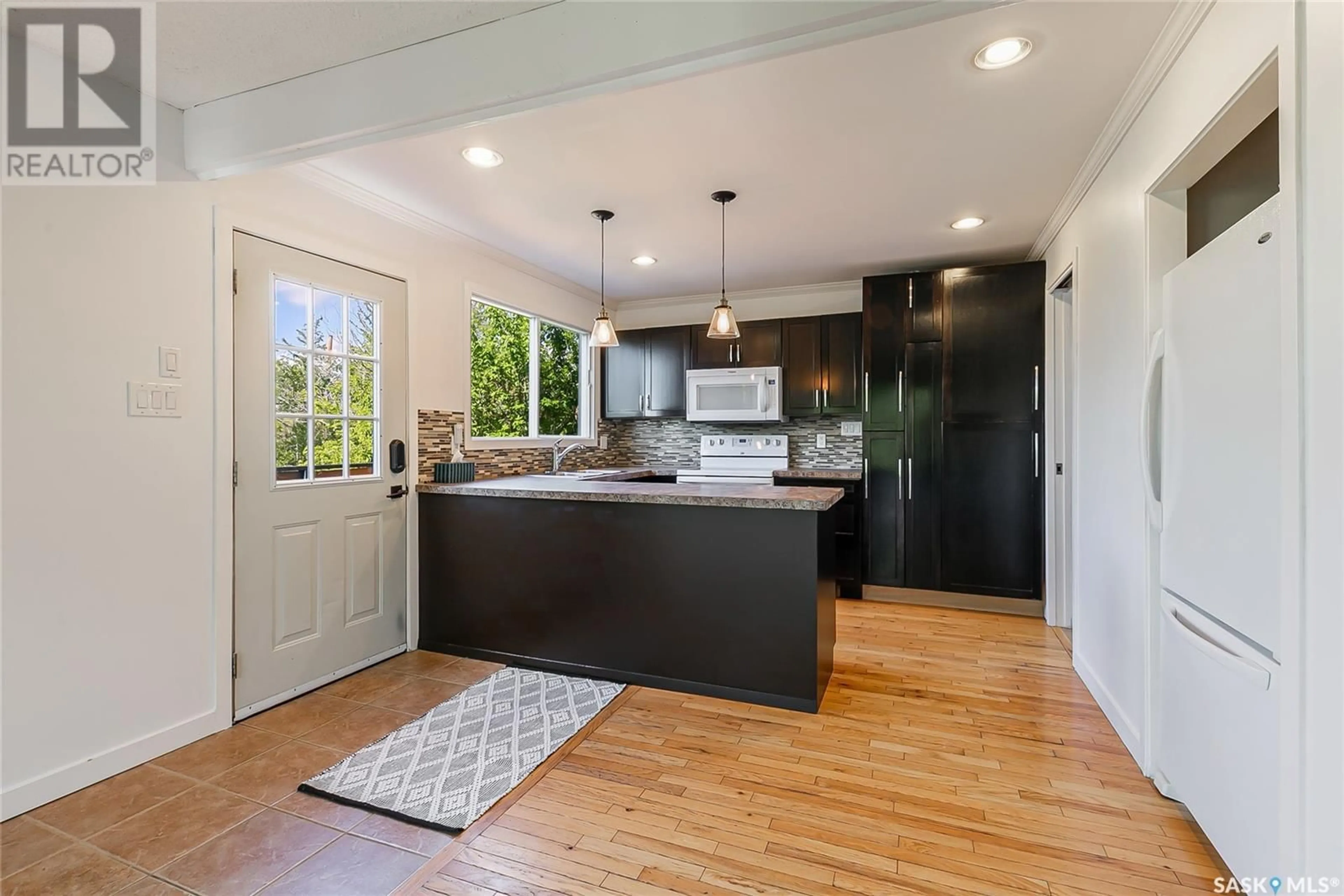 Open concept kitchen, unknown for 465 MACMURCHY AVENUE, Regina Beach Saskatchewan S0G4C0