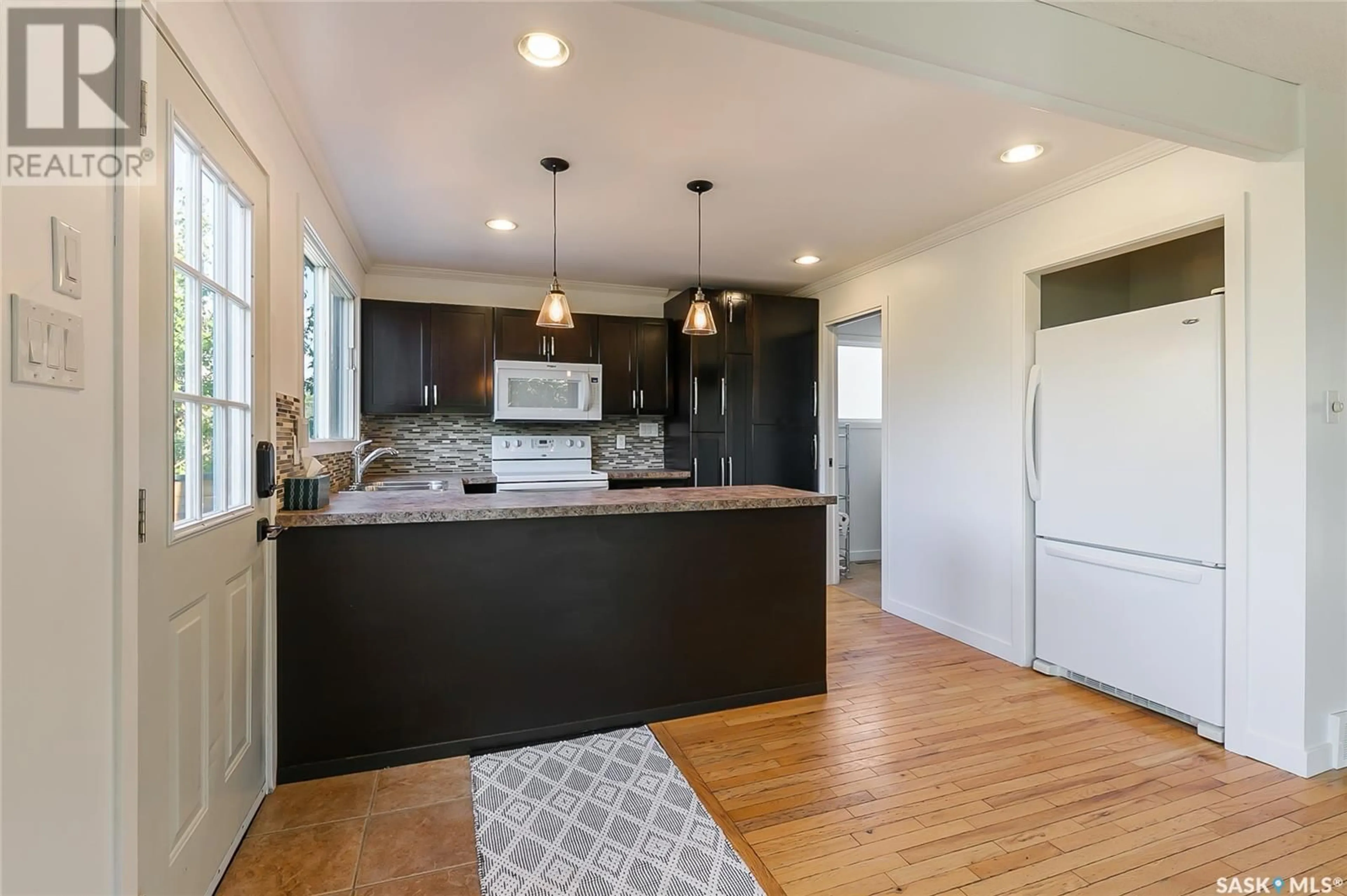 Open concept kitchen, unknown for 465 MACMURCHY AVENUE, Regina Beach Saskatchewan S0G4C0