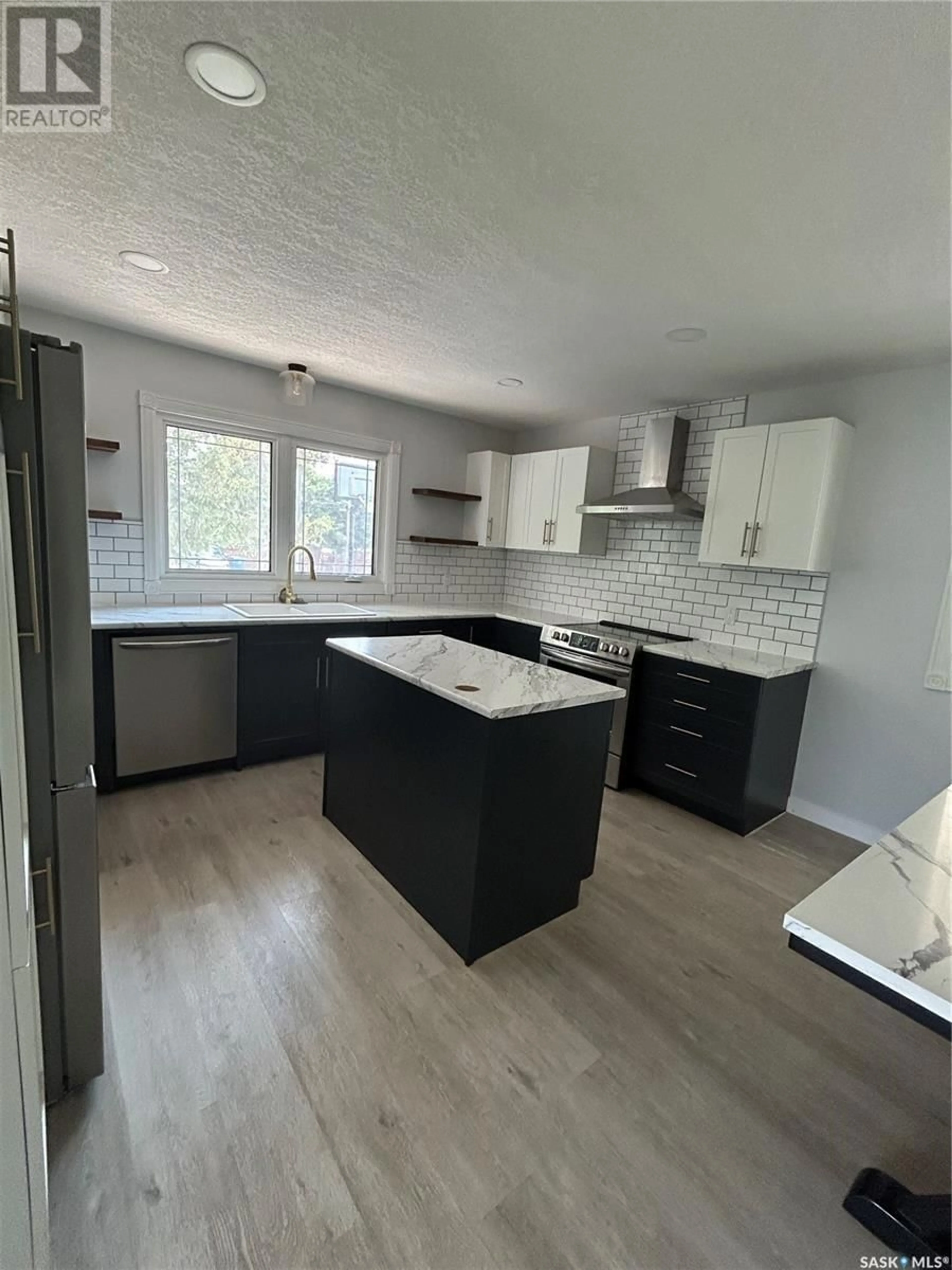 Open concept kitchen, wood/laminate floor for 411 9TH AVENUE, Melville Saskatchewan S0A2P0