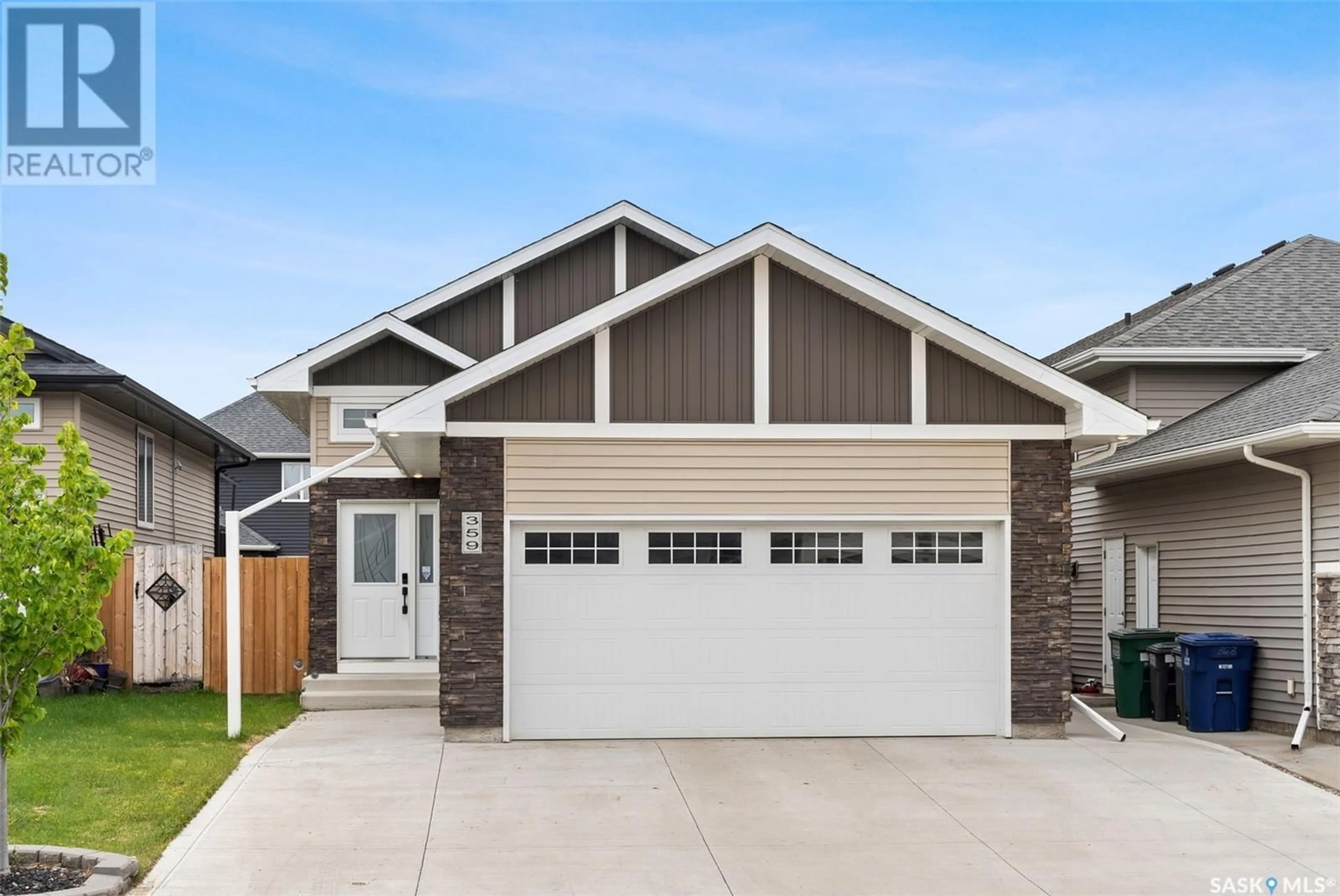 Home with vinyl exterior material, street for 359 KOLYNCHUK MANOR, Saskatoon Saskatchewan S7T0W4