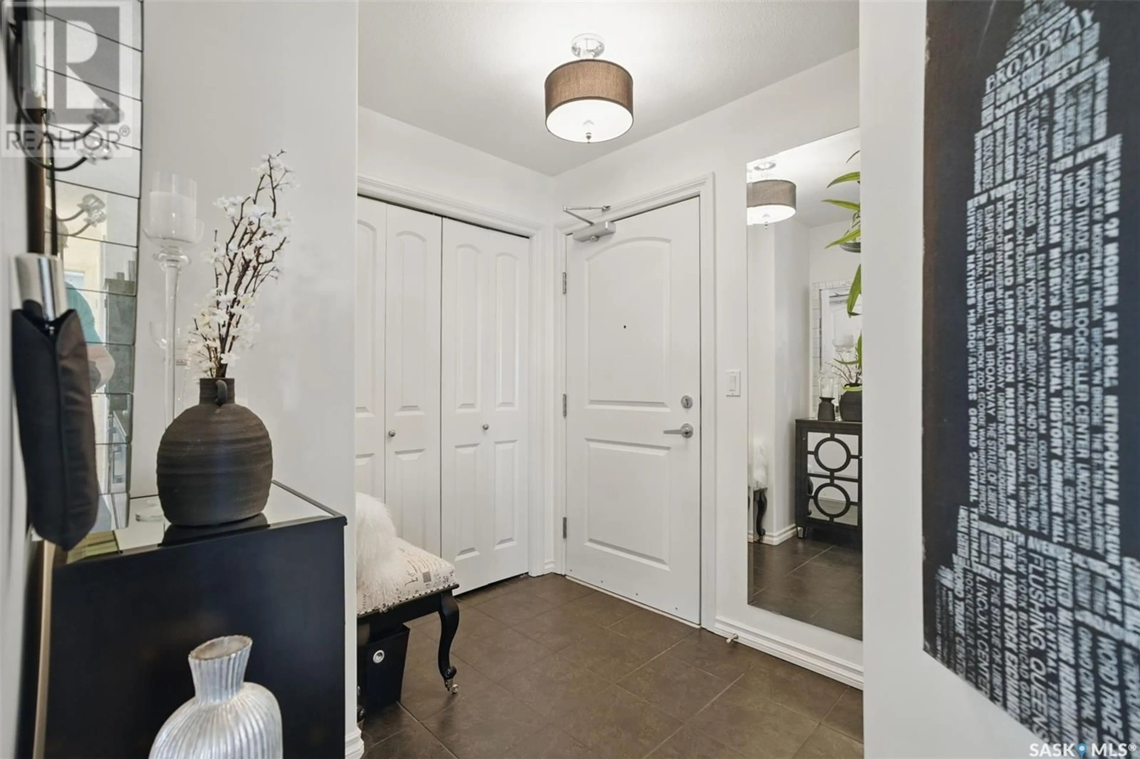 Indoor entryway for 304 326 HEROLD ROAD, Saskatoon Saskatchewan S7V0A2