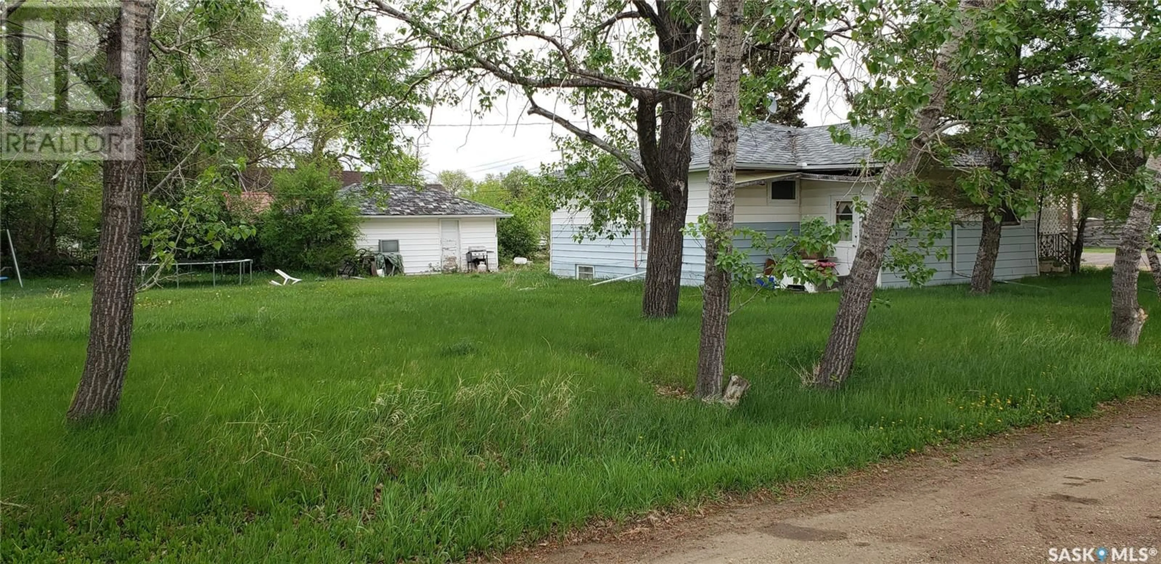 Blurry image for 324 2ND STREET, Lafleche Saskatchewan S0H2K0