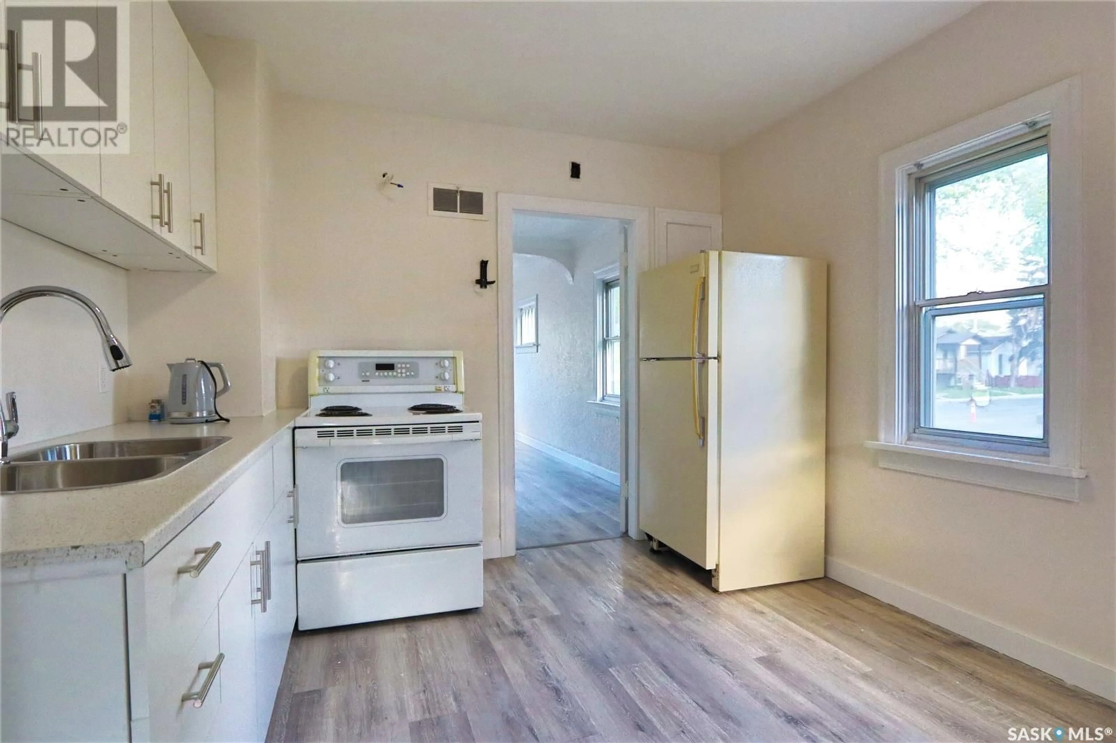 Standard kitchen, unknown for 1824 WINNIPEG STREET, Regina Saskatchewan S4P1G2