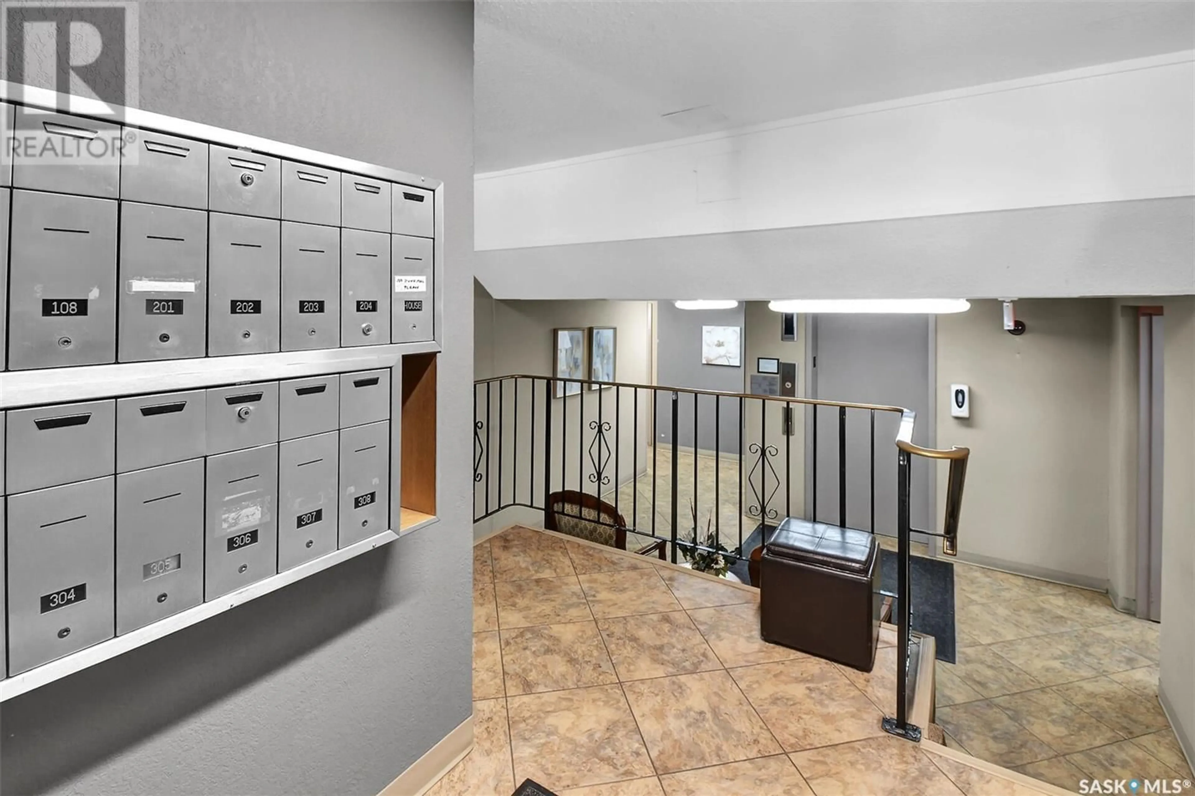 Indoor foyer for 101 - 3120 LOUISE STREET, Saskatoon Saskatchewan S7J3L8