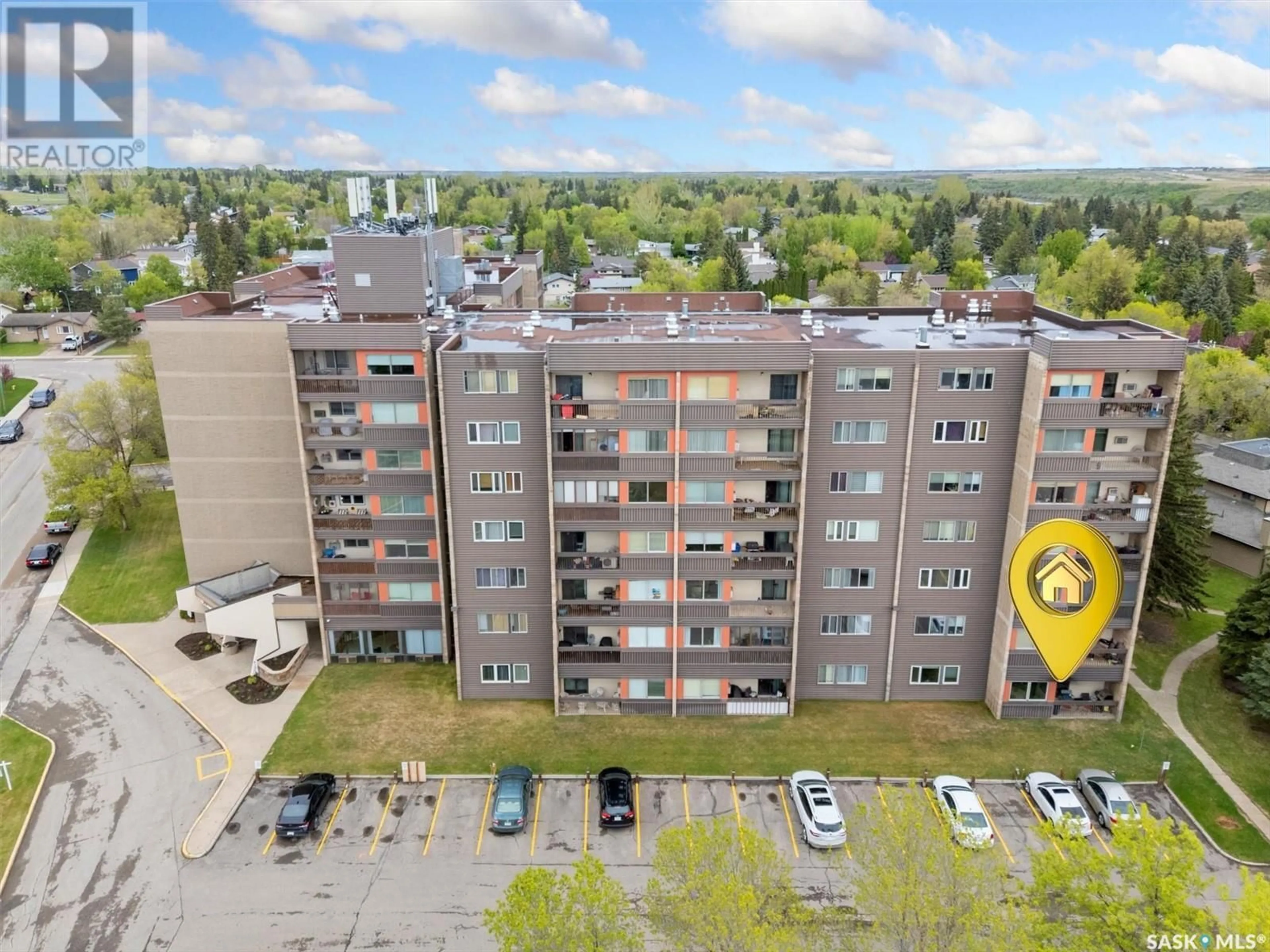 A pic from outside/outdoor area/front of a property/back of a property/a pic from drone, building for 107 - 351 SAGUENAY DRIVE, Saskatoon Saskatchewan S7K5T4