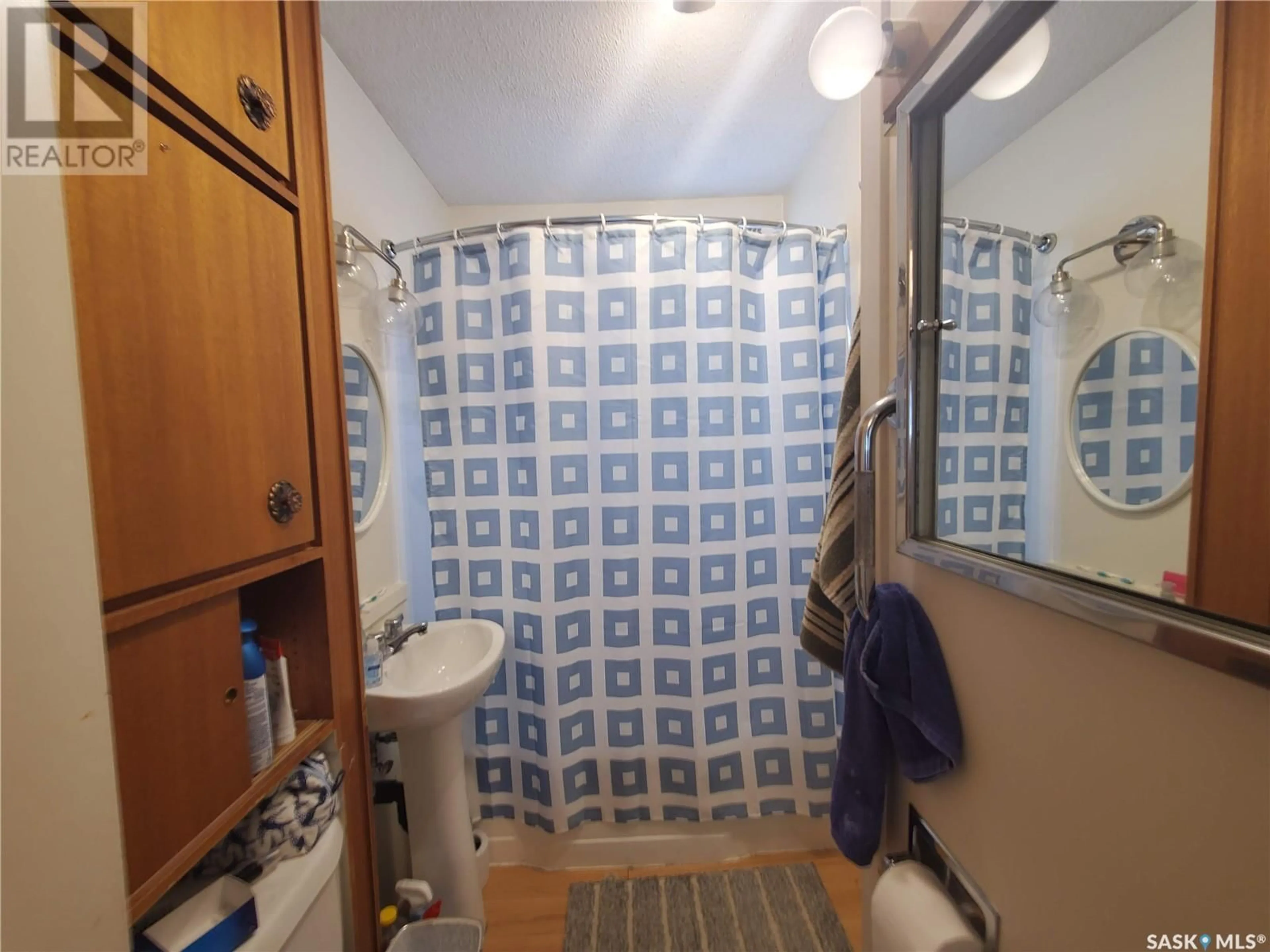 Standard bathroom, floor is not visible for 236 THIRD AVENUE, Kamsack Saskatchewan S0A1S0