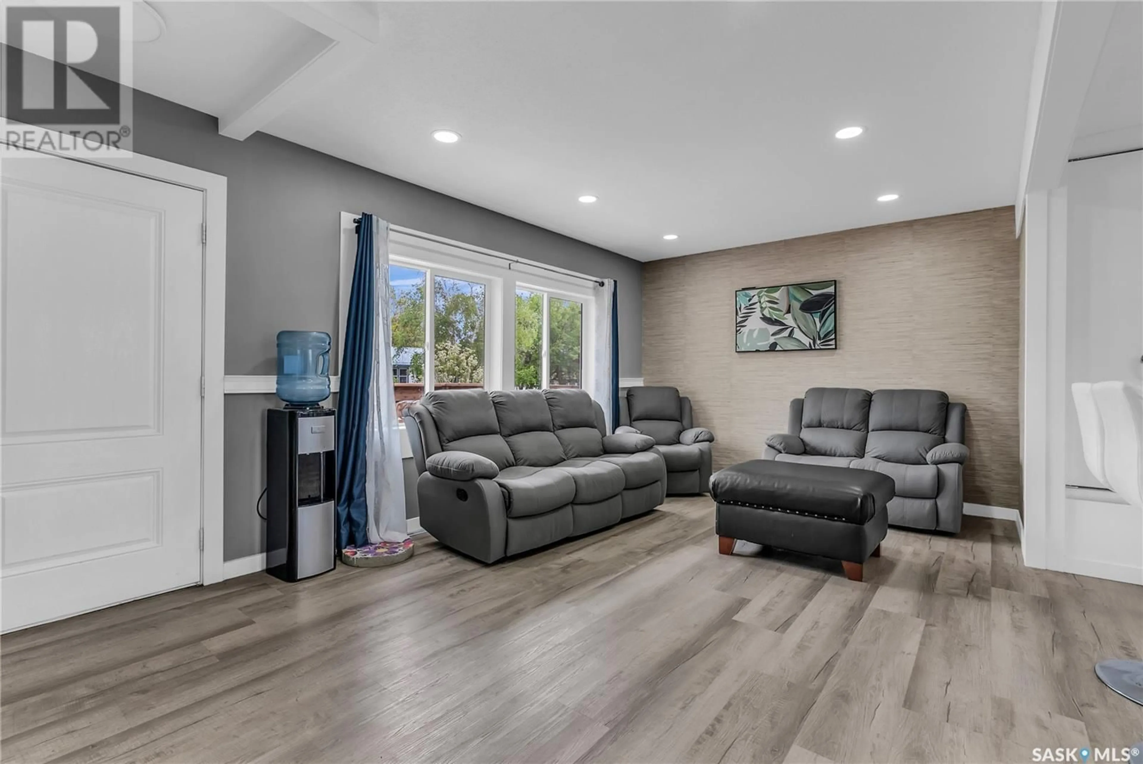 Living room with furniture, unknown for 409 Q AVENUE, Saskatoon Saskatchewan S7L2X9