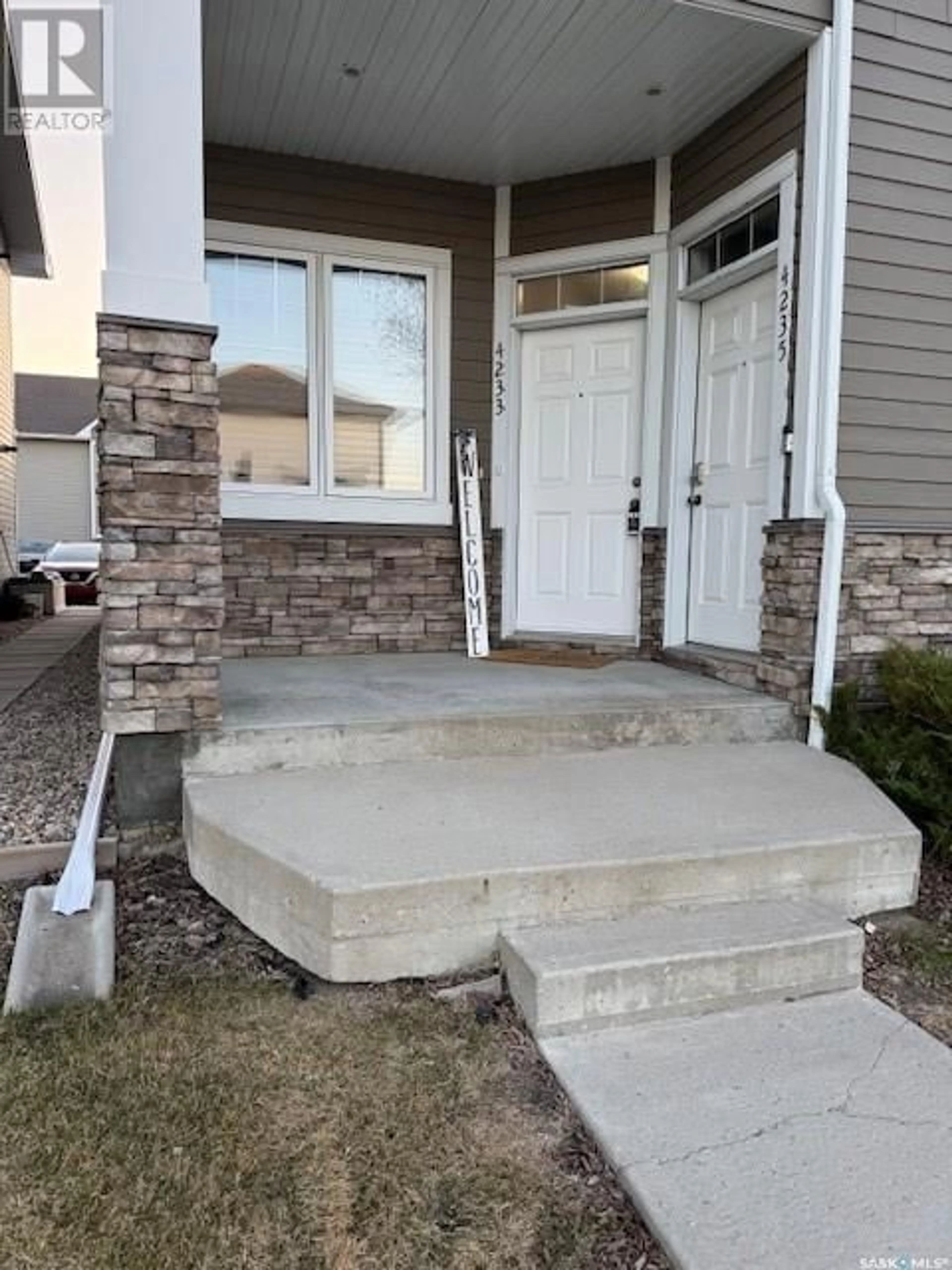 Stairs for E - 4233 GREEN APPLE DRIVE, Regina Saskatchewan S4V1S1