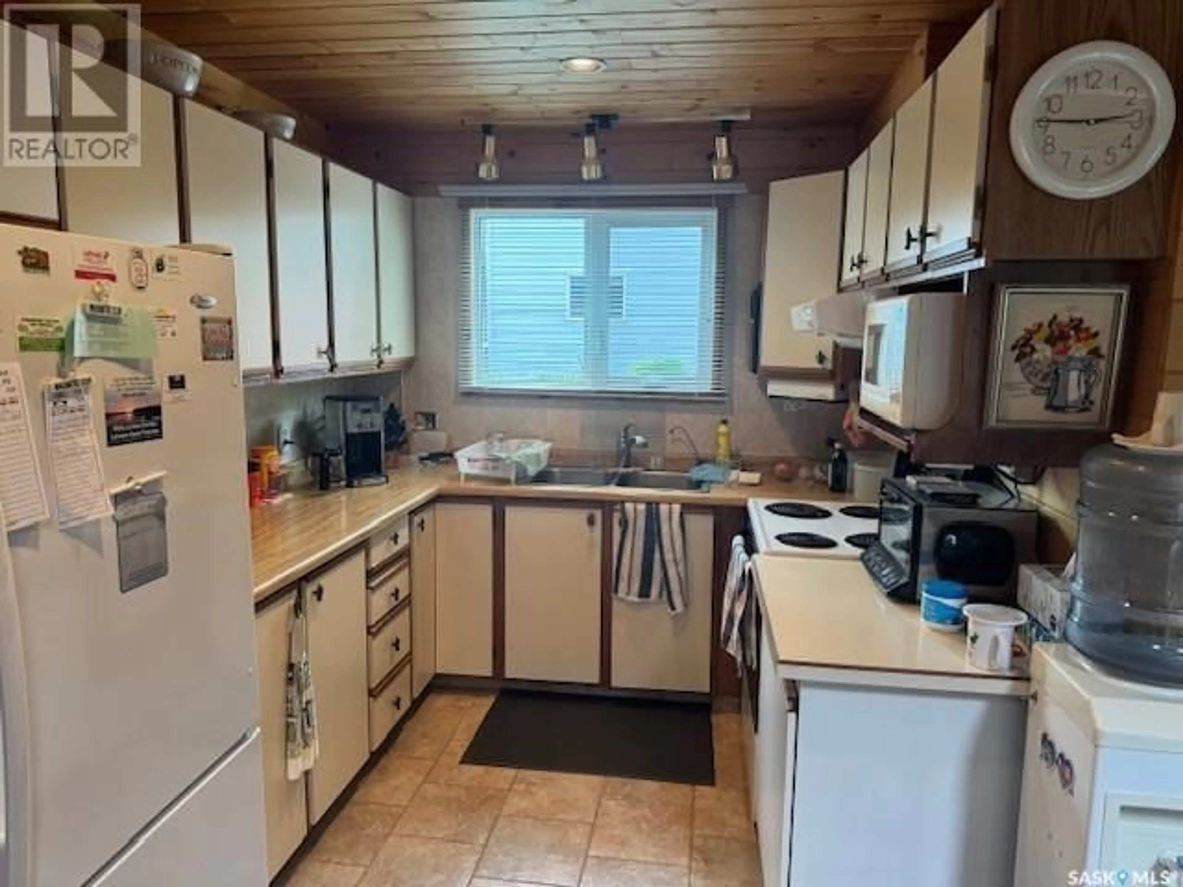 Standard kitchen, wood/laminate floor for 1735 COTTAGE ROAD, Kopp's Kove Saskatchewan S0M1J0