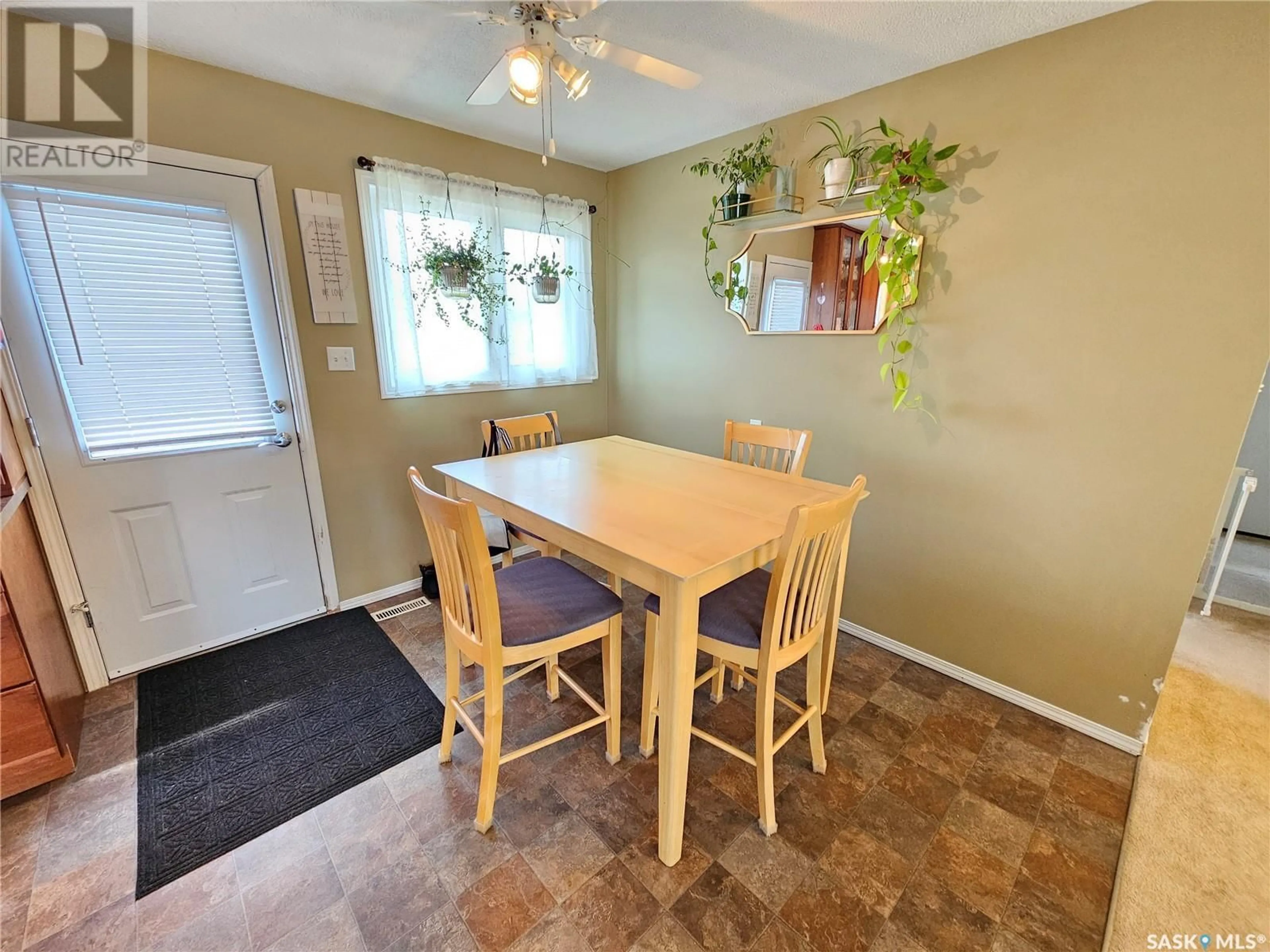 Dining room, unknown for 1331 COTEAU STREET, Moose Jaw Saskatchewan S6H5G9