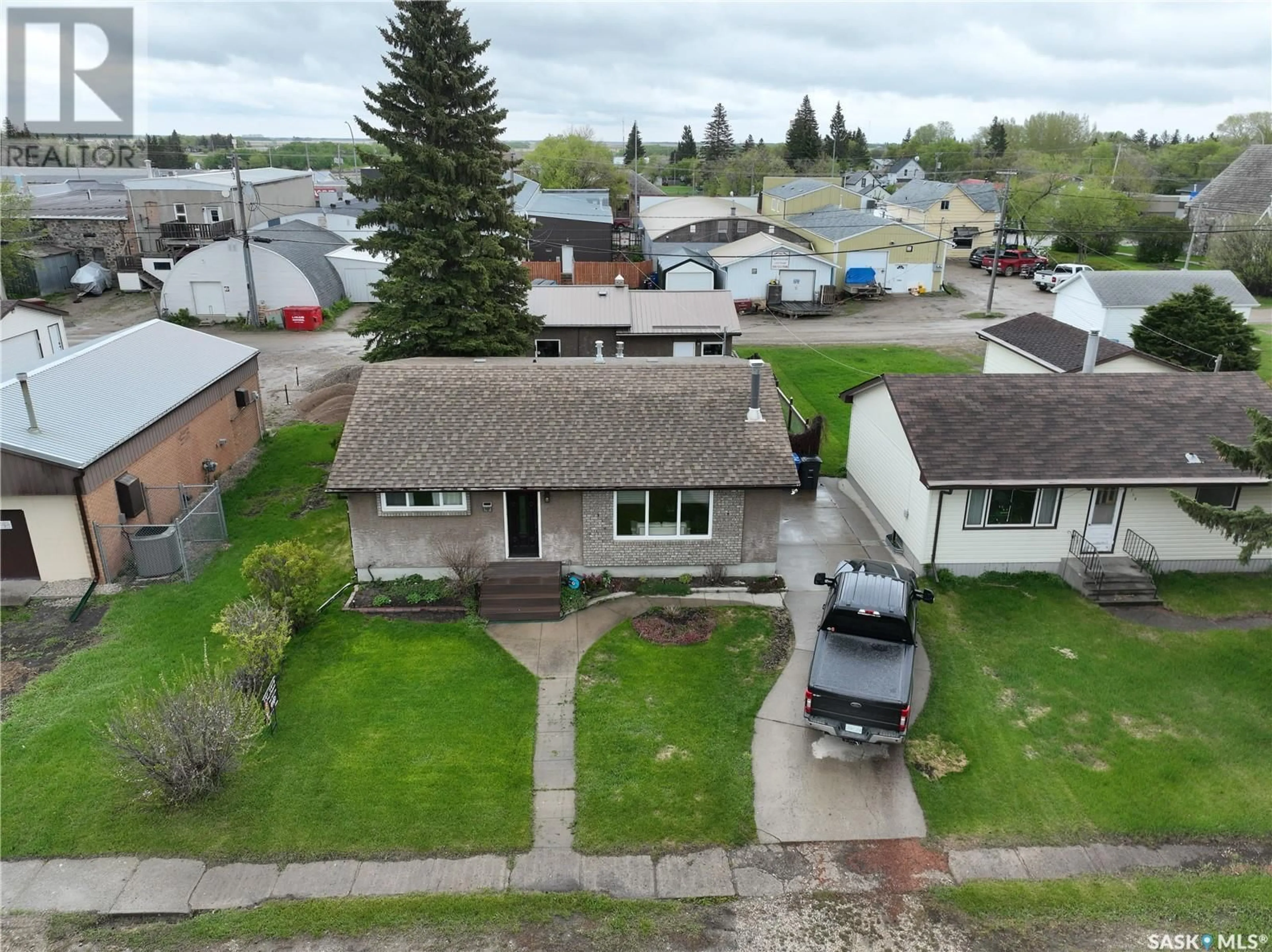 A pic from outside/outdoor area/front of a property/back of a property/a pic from drone, street for 707 ELSINORE STREET, Whitewood Saskatchewan S0G5C0