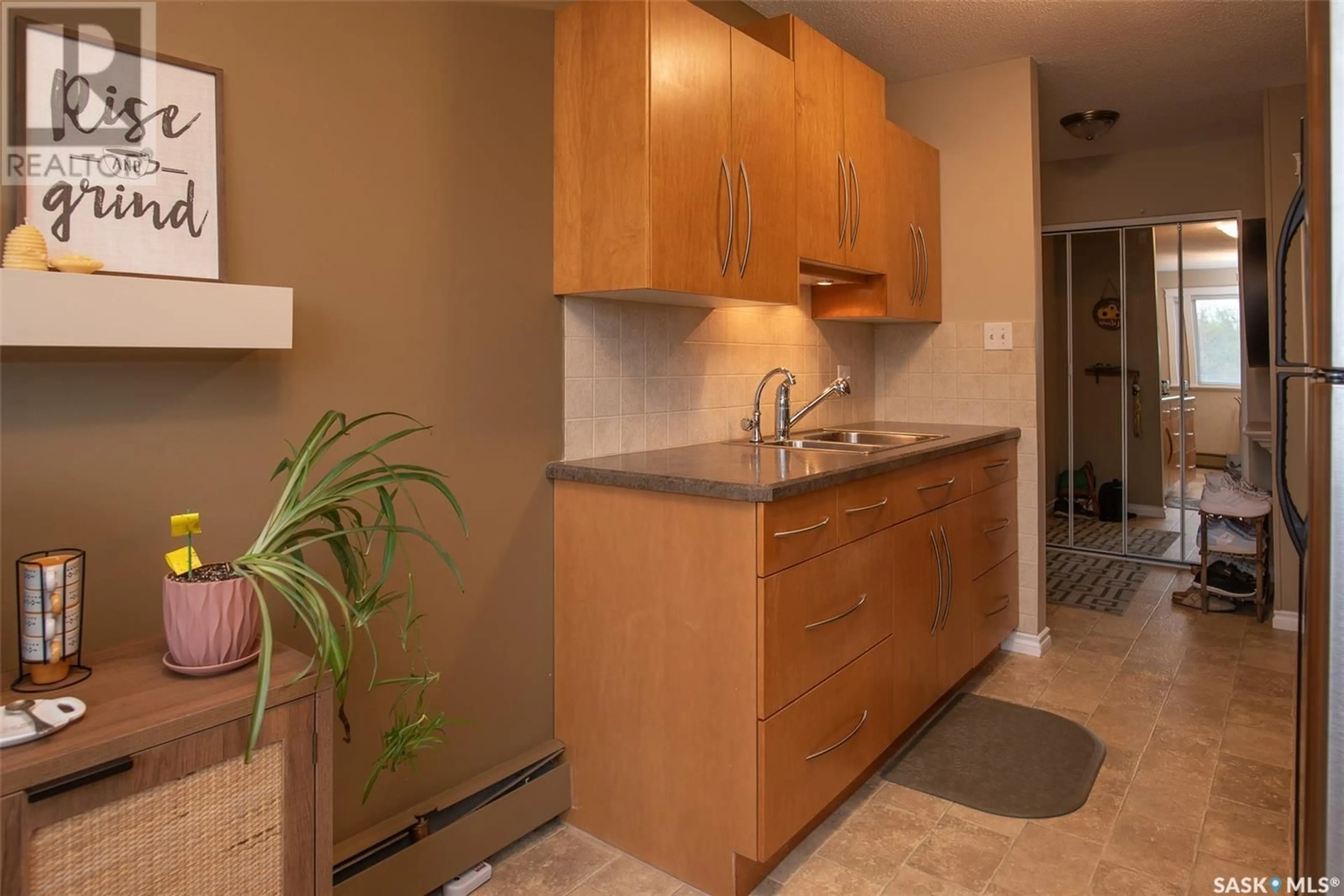 Standard kitchen, ceramic/tile floor for 16 26 SHAW STREET, Regina Saskatchewan S4R3M4