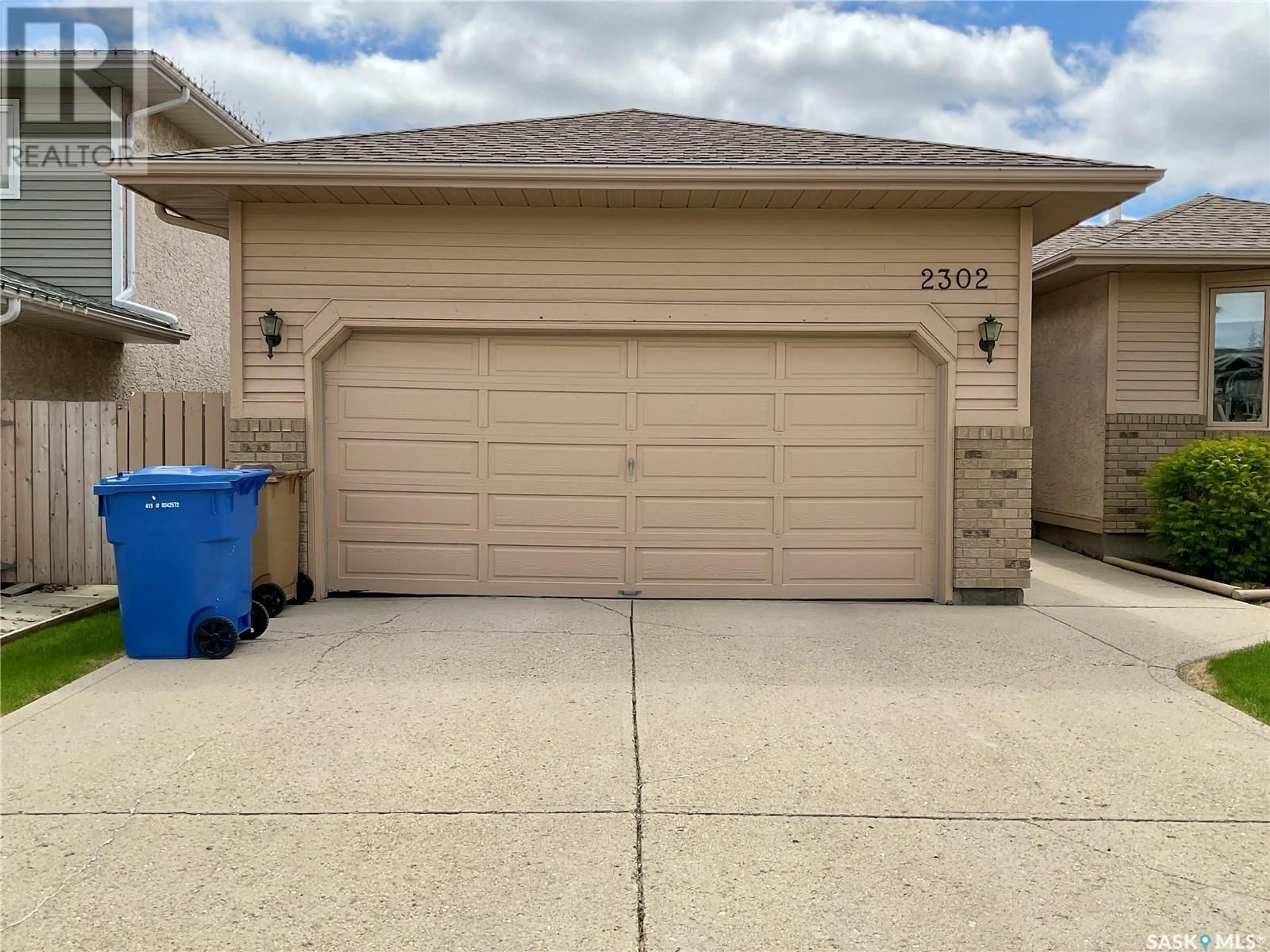 Indoor garage for 2302 MCLURG CRESCENT, Regina Saskatchewan S4V2N5