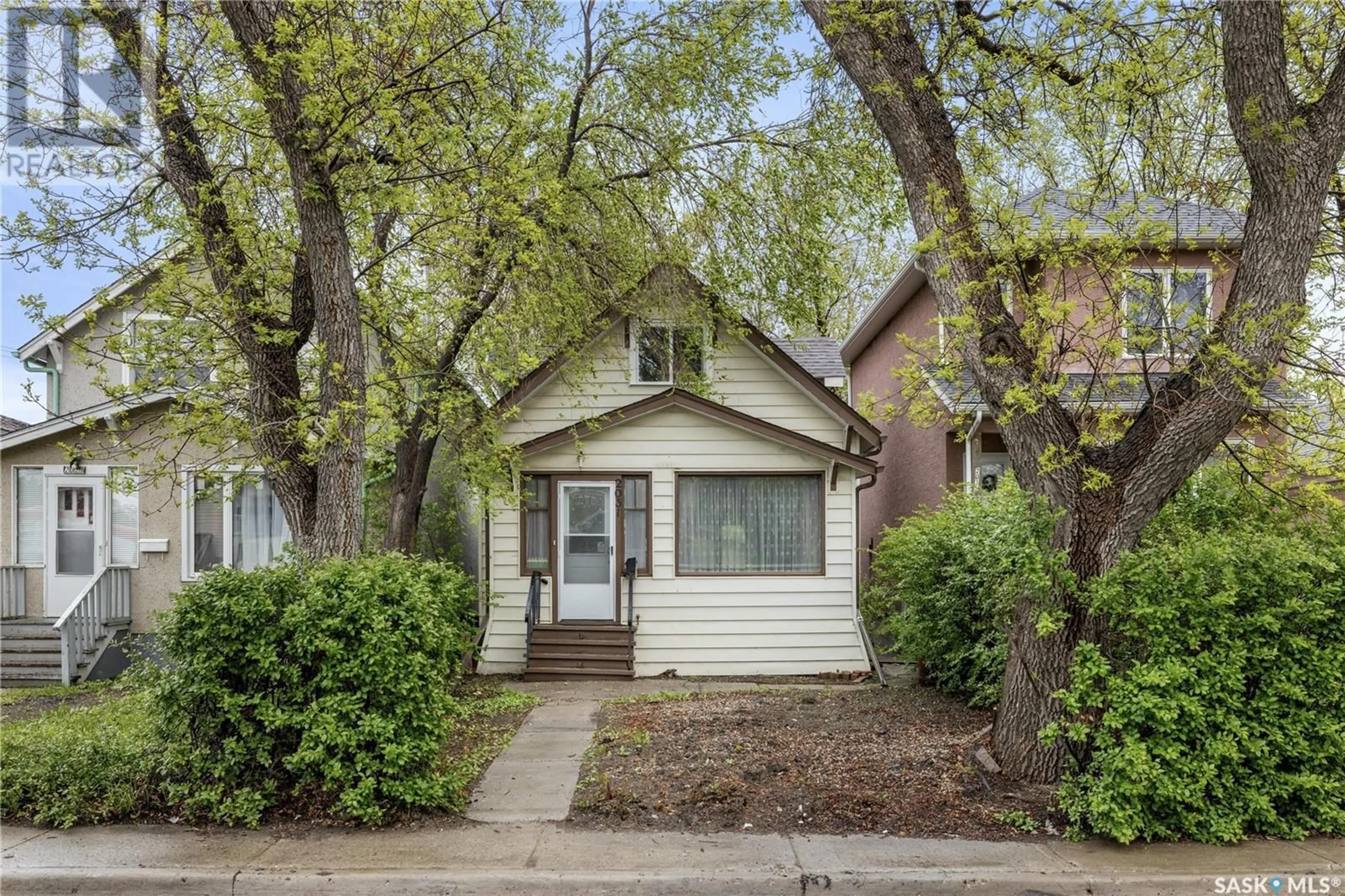 Home with vinyl exterior material, street for 2031 WALLACE STREET, Regina Saskatchewan S4N4A3