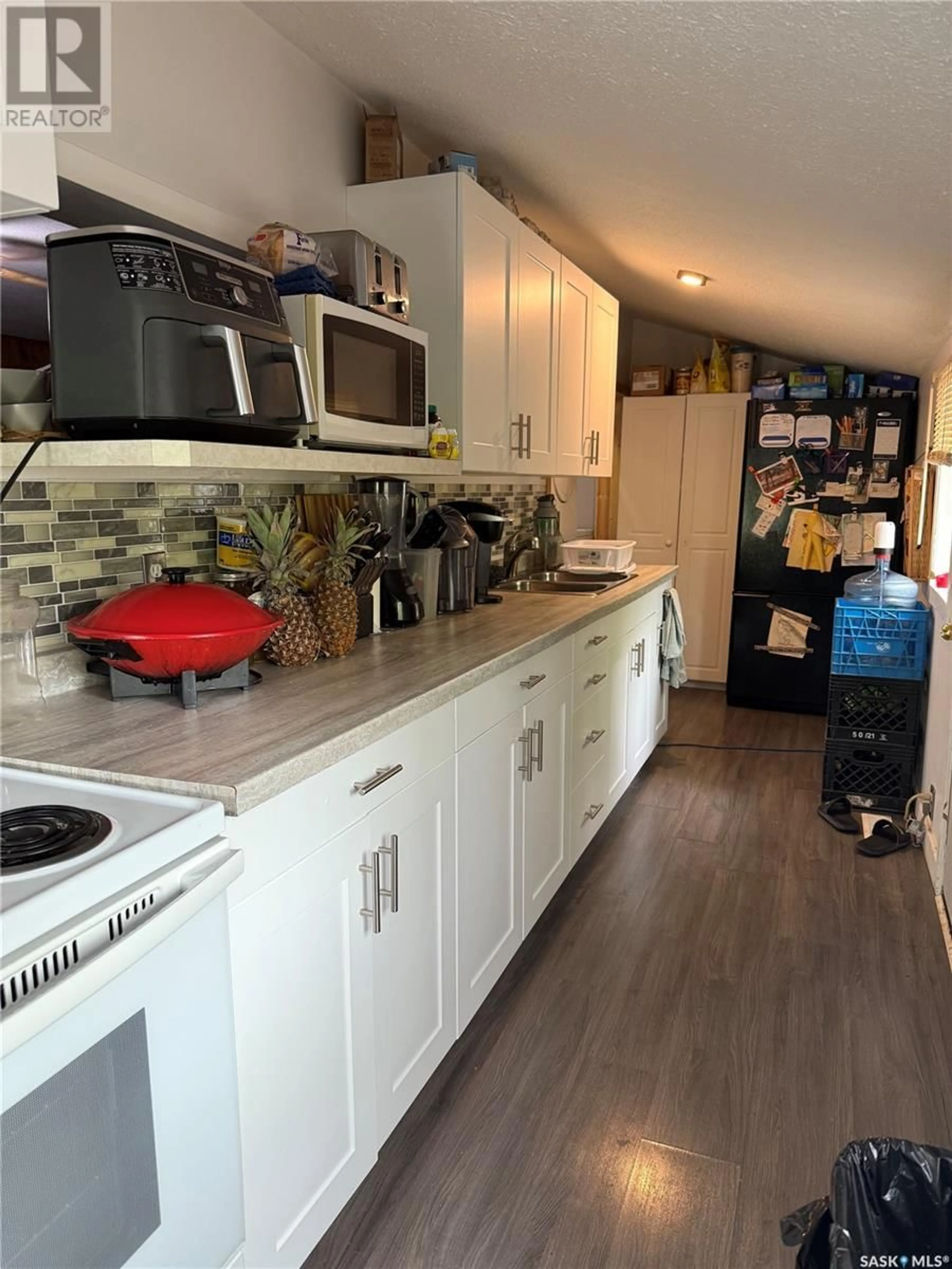 Open concept kitchen, unknown for 234 MACMURCHY AVENUE, Regina Beach Saskatchewan S0G4C0