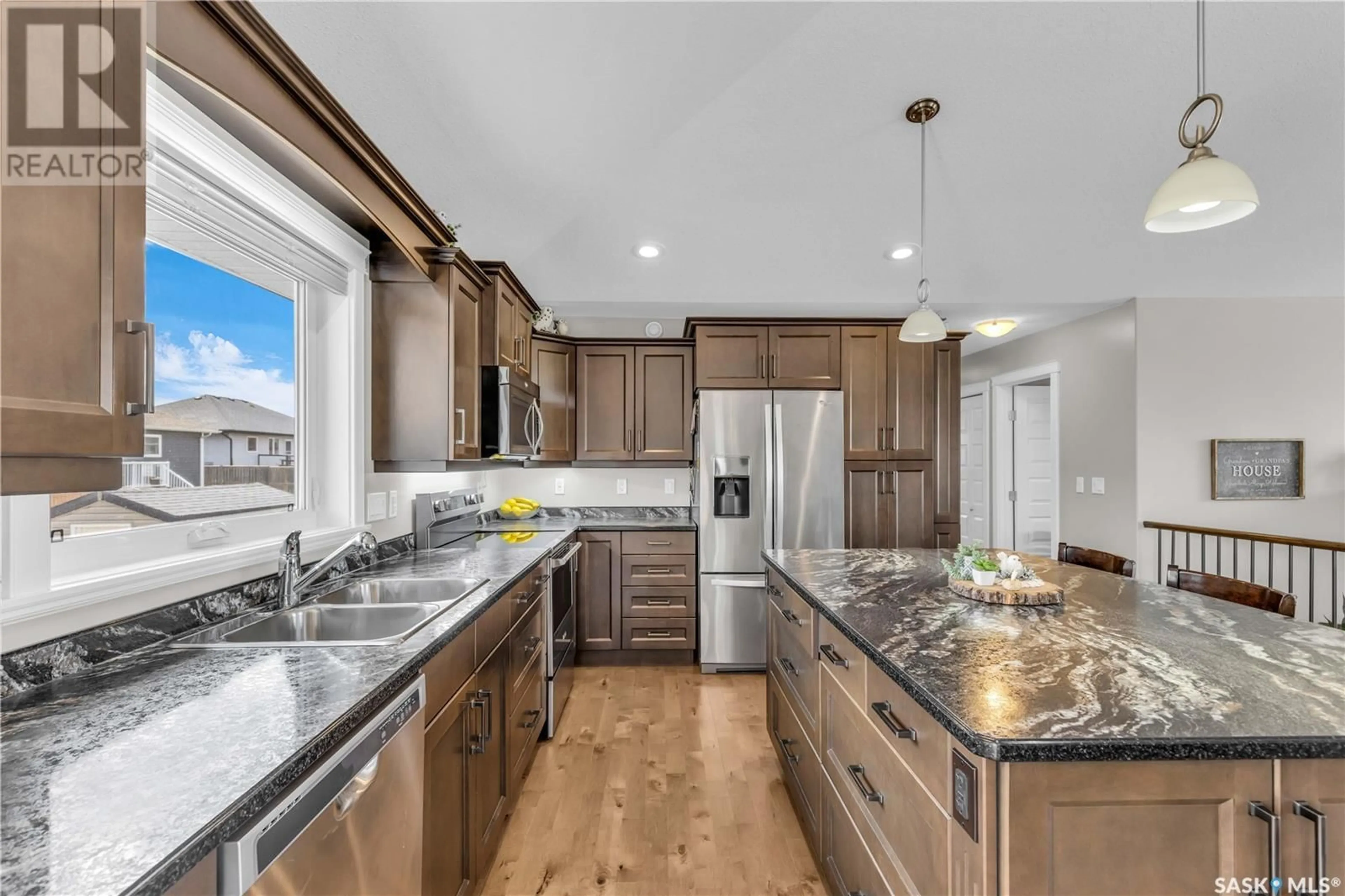 Open concept kitchen, ceramic/tile floor for 492 16TH AVENUE, Humboldt Saskatchewan S0K2A0