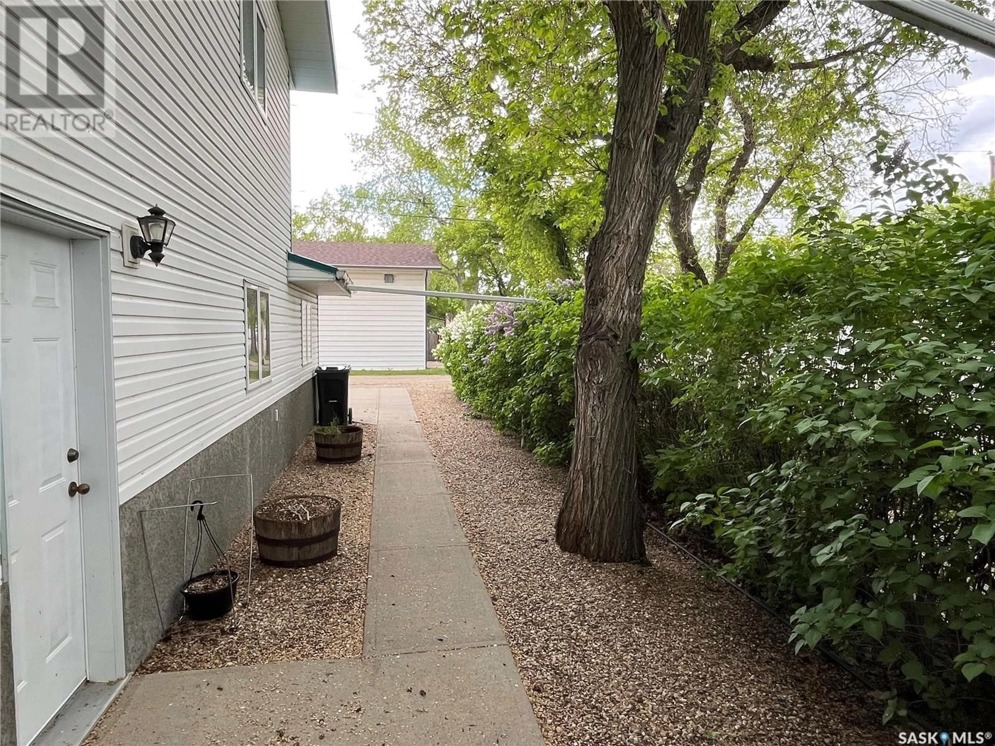 Patio, street for 201 ASPEN STREET, Maple Creek Saskatchewan S0N1N0